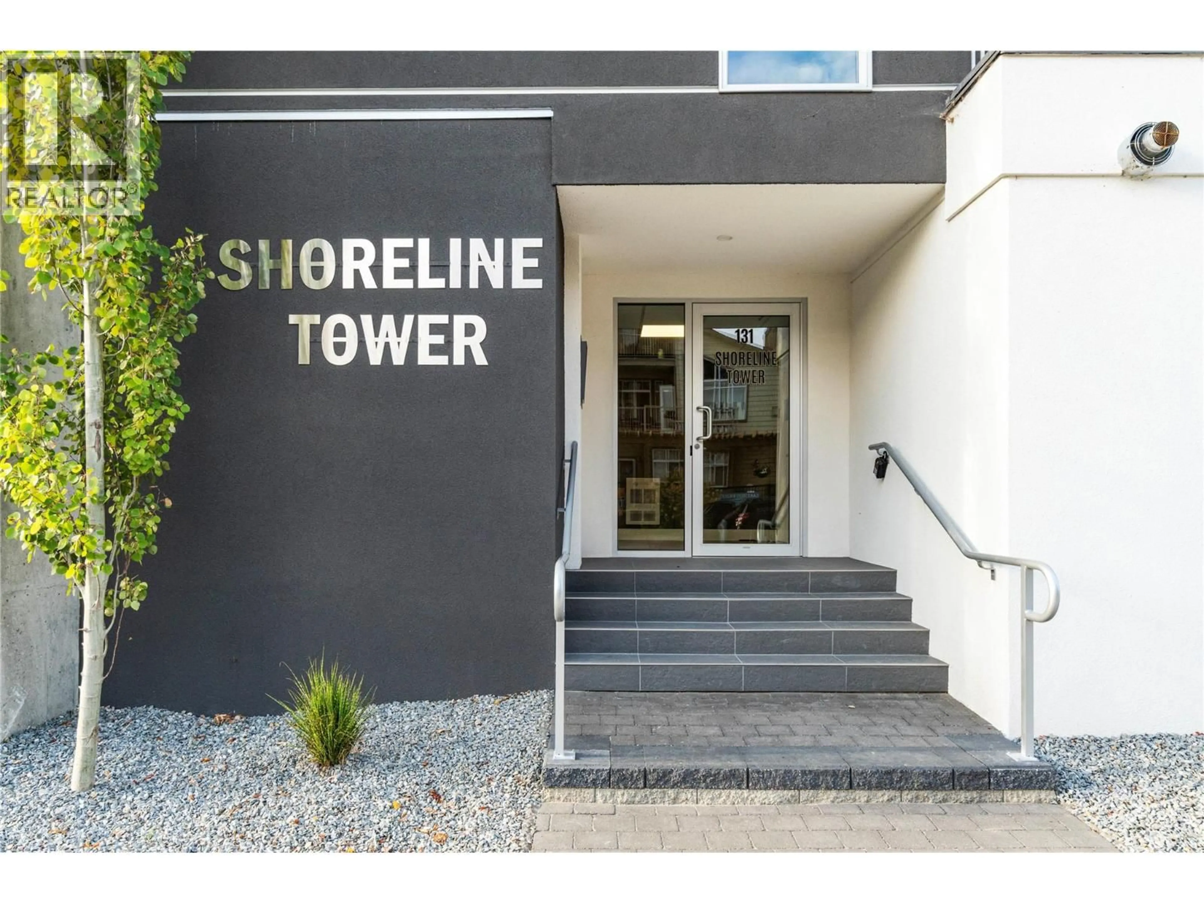 Indoor foyer for 202 - 131 HARBOURFRONT DRIVE NORTHEAST, Salmon Arm British Columbia V1E0G4