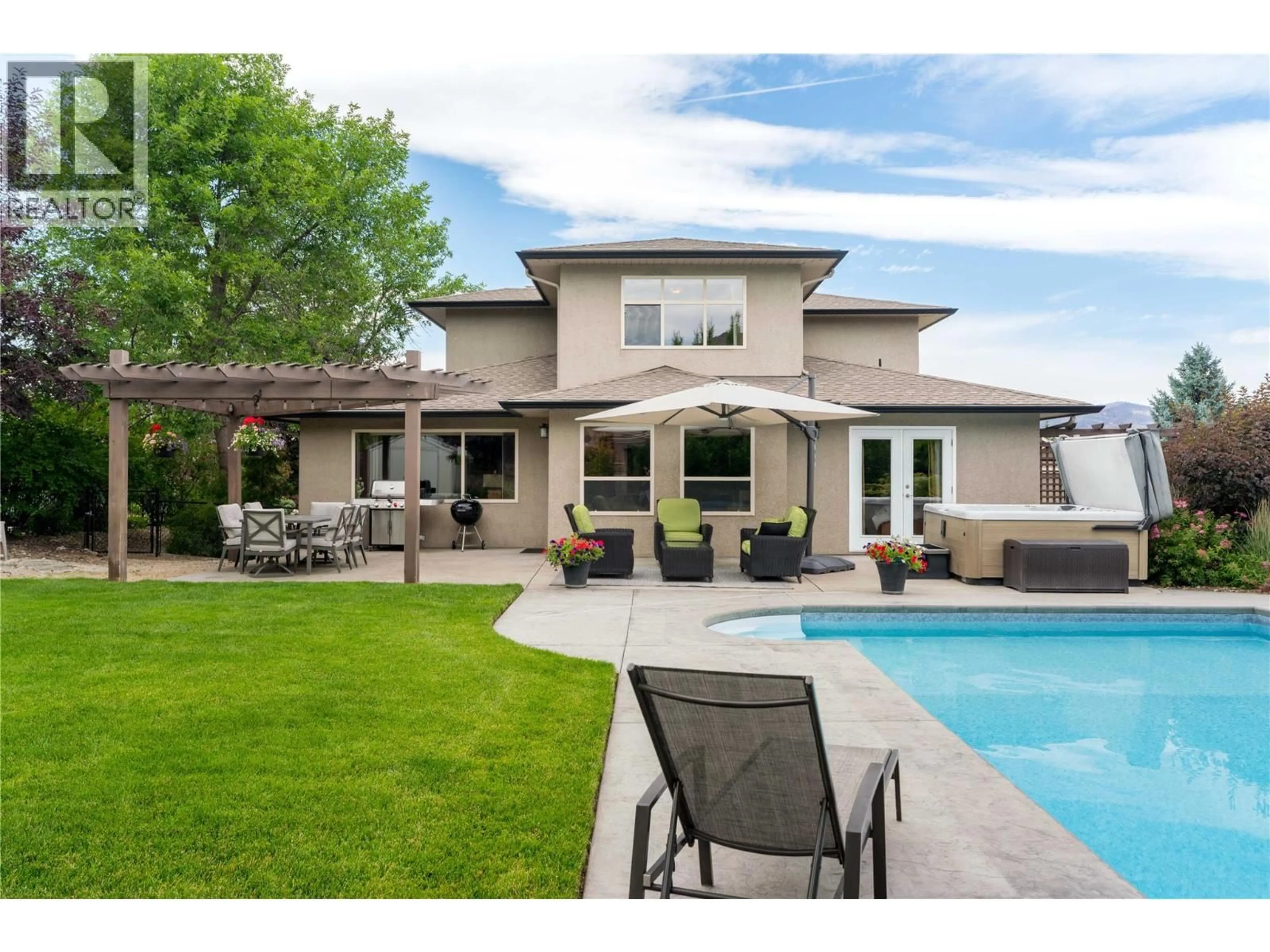 Home with vinyl exterior material, unknown for 2464 SELKIRK DRIVE, Kelowna British Columbia V1V2R7