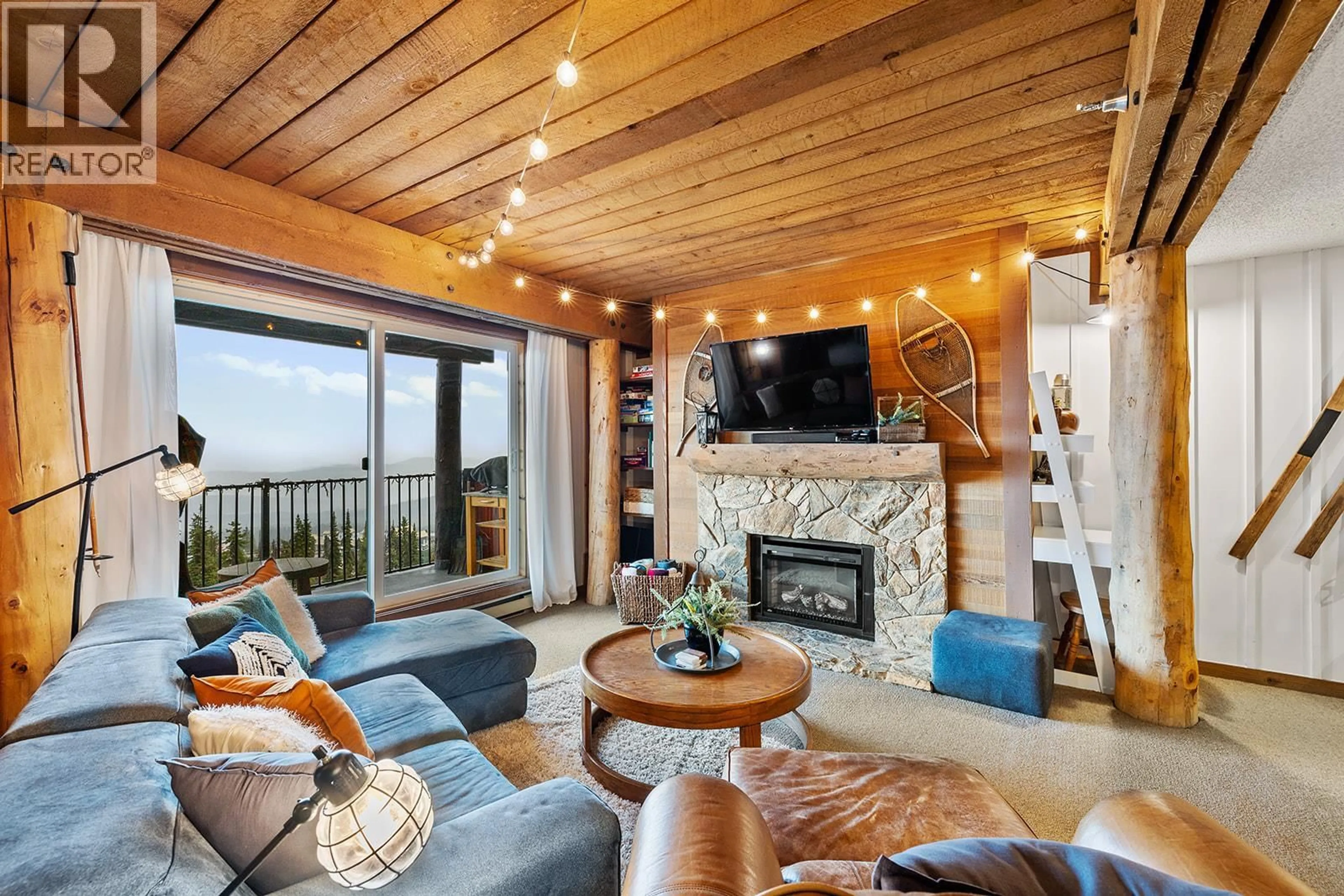 Living room with furniture, unknown for 804 - 7470 PORCUPINE ROAD, Big White British Columbia V1P1P3