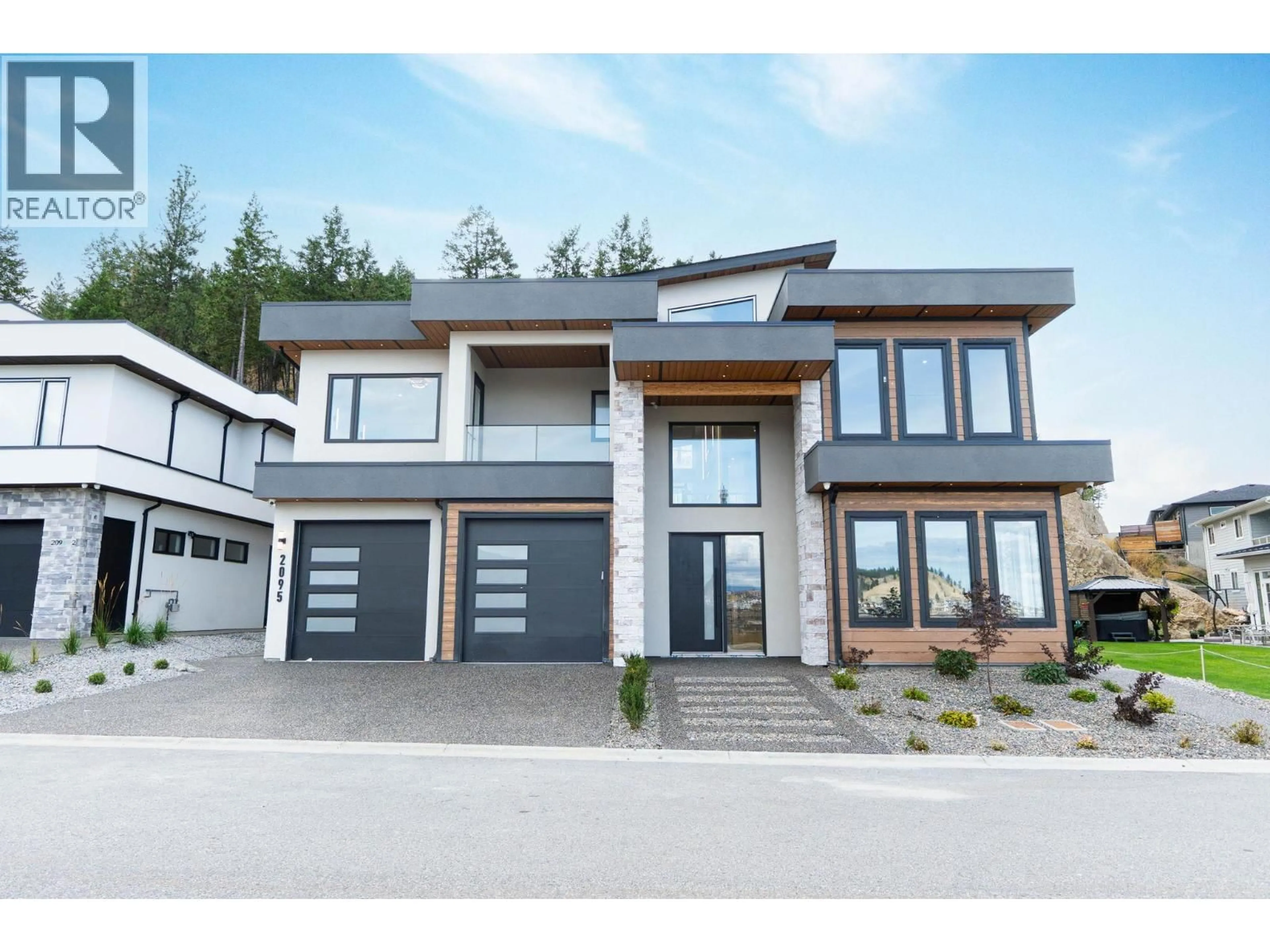 Home with vinyl exterior material, unknown for 2095 CORTINA DRIVE, Kelowna British Columbia V1P1V1