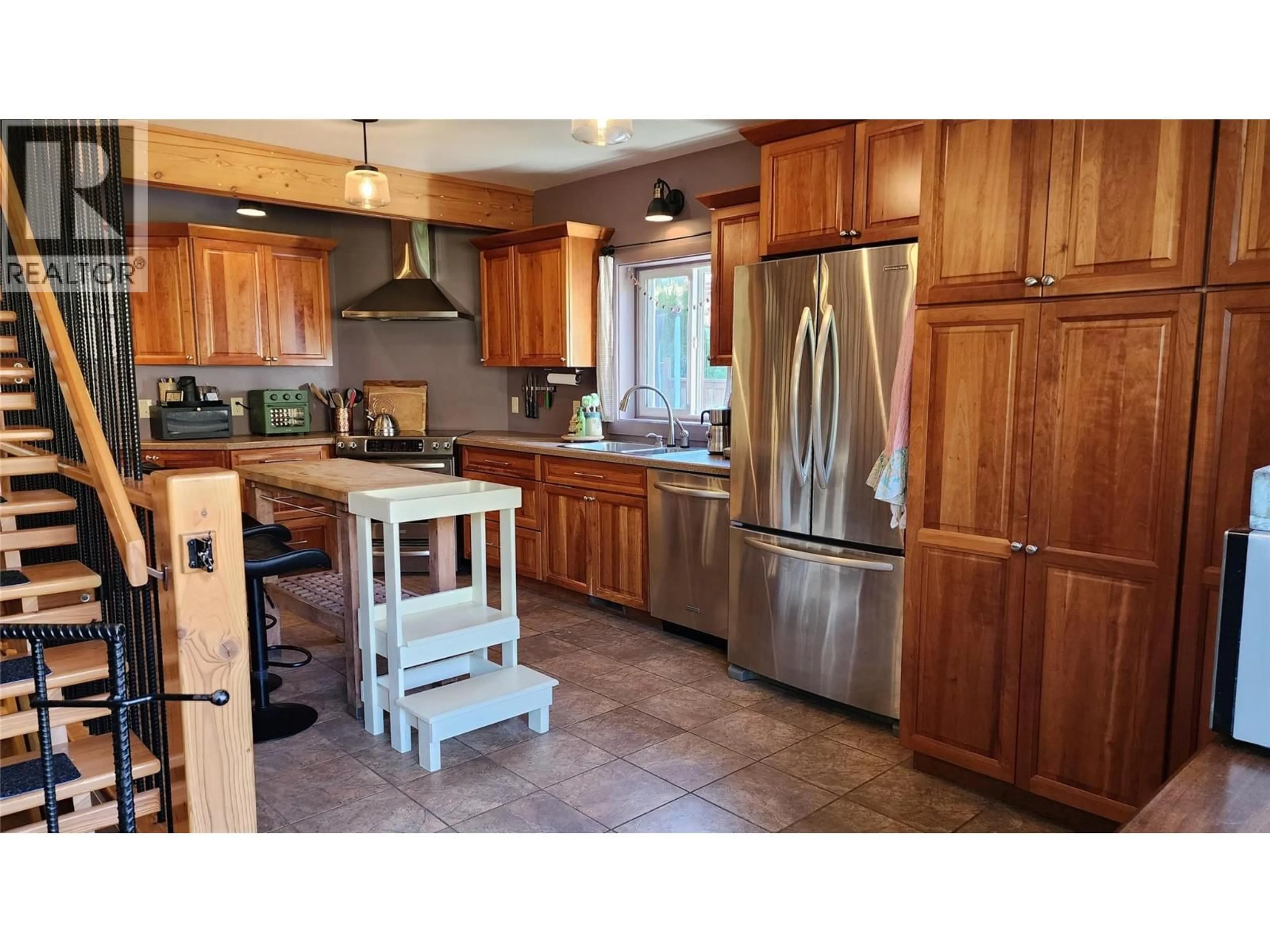 Unknown for 1731 COOK AVENUE, Rossland British Columbia V0G1Y0