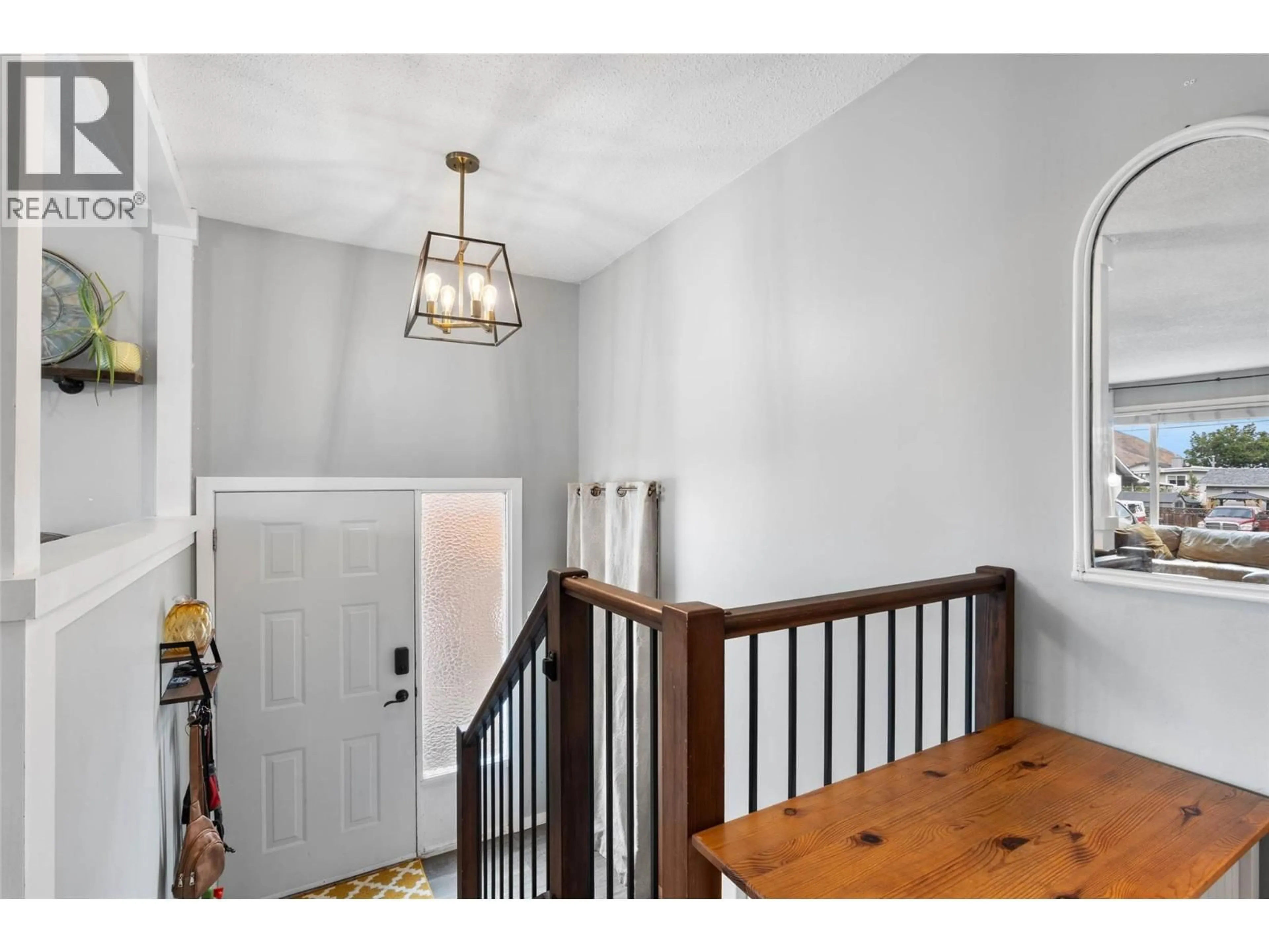 Indoor entryway for 1027 OLLEK STREET, Kamloops British Columbia V2B5B1