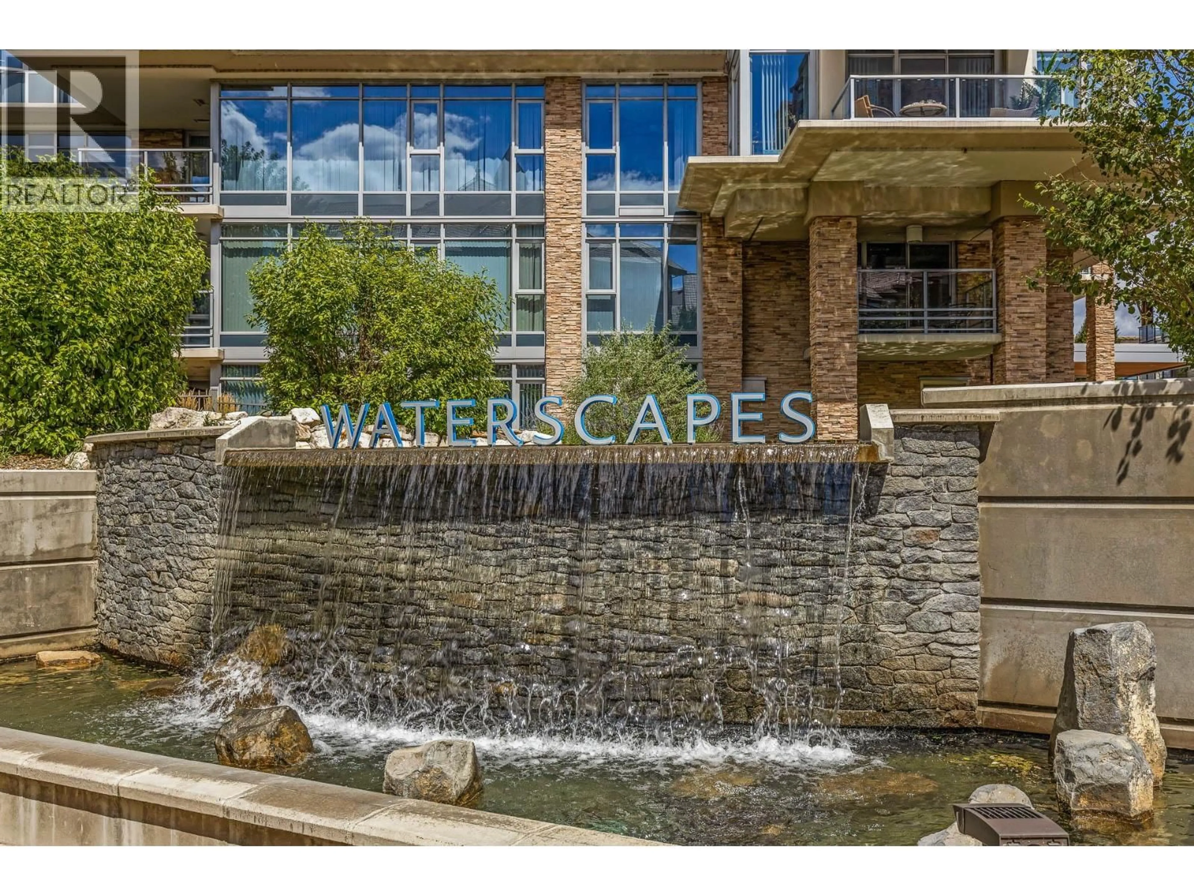 Indoor foyer for 120 - 1083 SUNSET DRIVE, Kelowna British Columbia V1Y9Z1