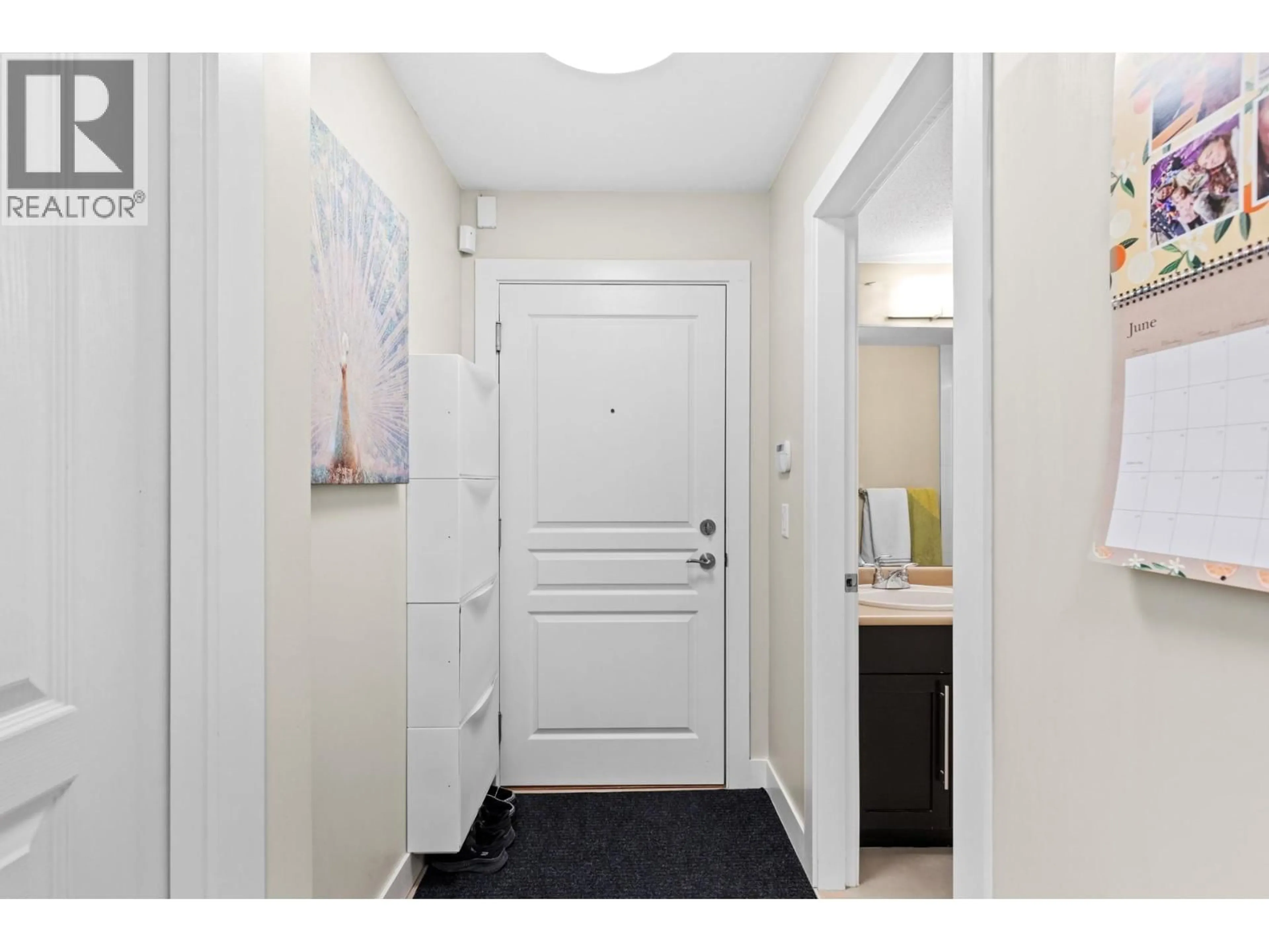 Indoor entryway for 120 - 1083 SUNSET DRIVE, Kelowna British Columbia V1Y9Z1