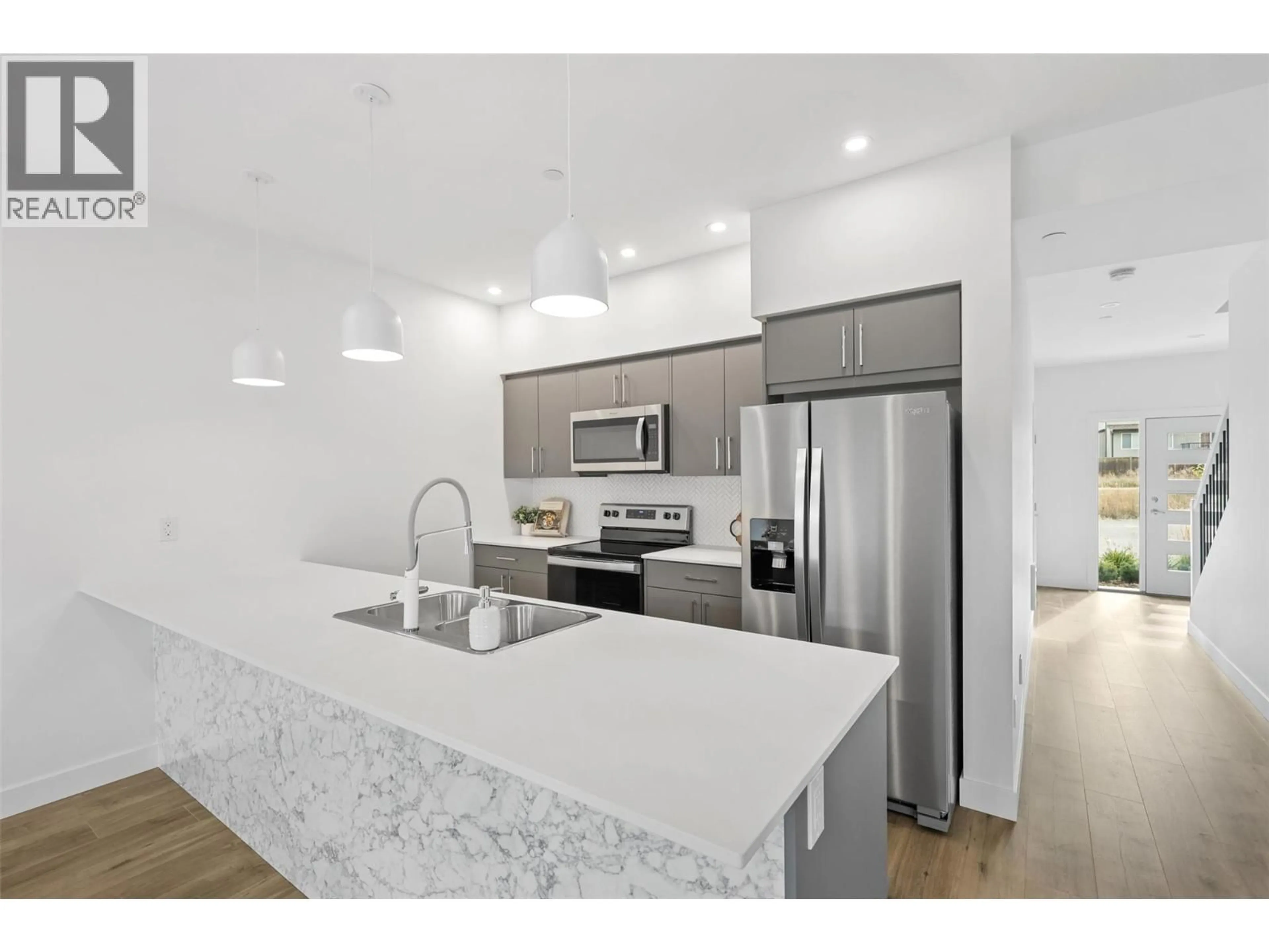 Open concept kitchen, ceramic/tile floor for 113 - 8960 DALLAS DRIVE, Kamloops British Columbia V2C6V1