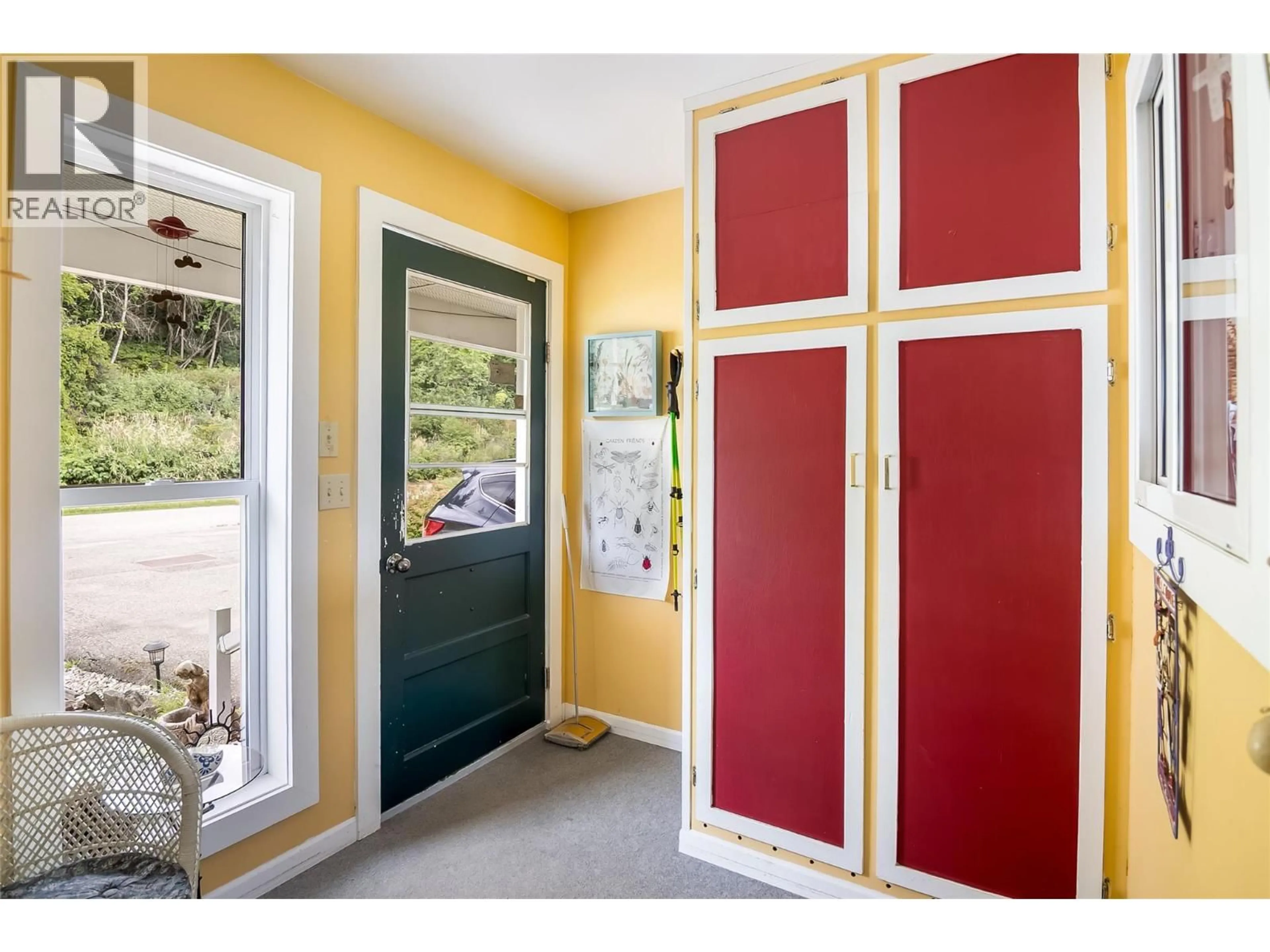 Indoor entryway for 159 TRACK STREET EAST, Revelstoke British Columbia V0E2S0