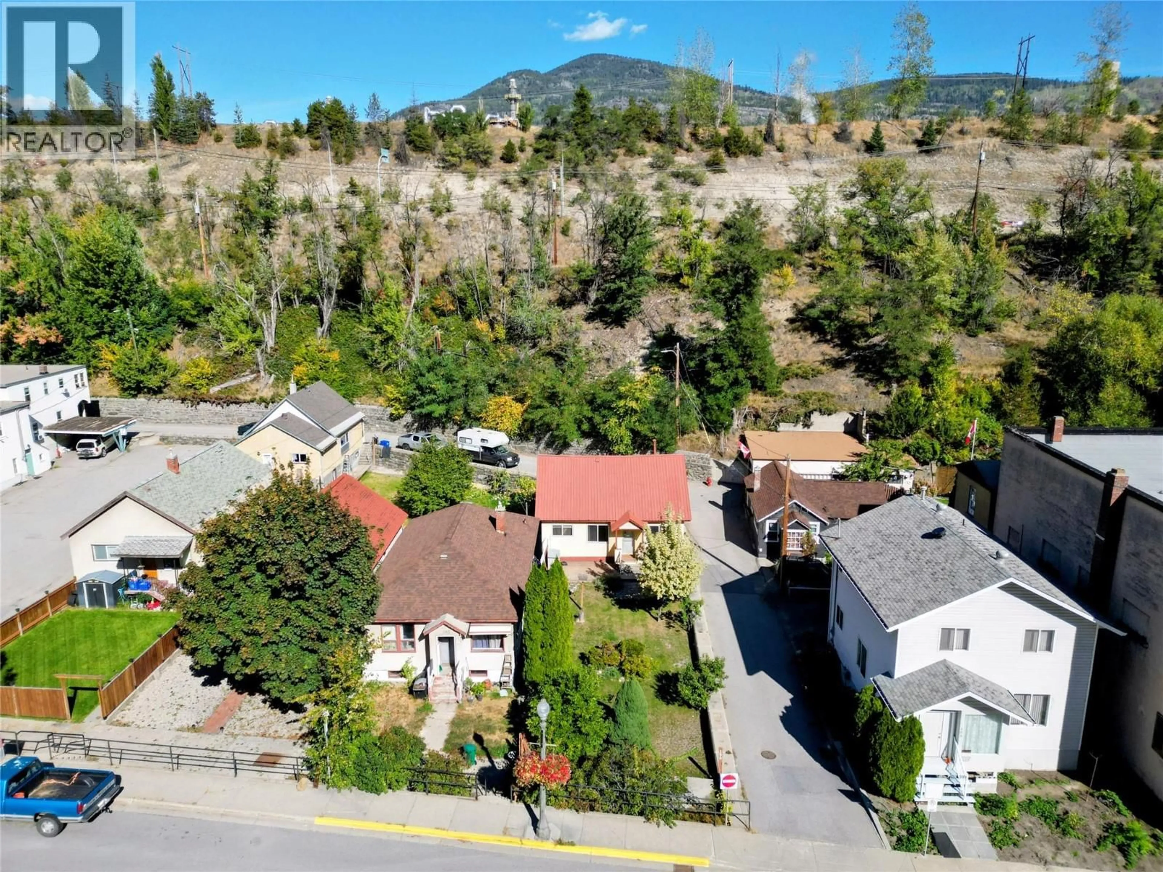 A pic from outside/outdoor area/front of a property/back of a property/a pic from drone, mountain view for 399 ROSSLAND AVENUE, Trail British Columbia V1R3M9