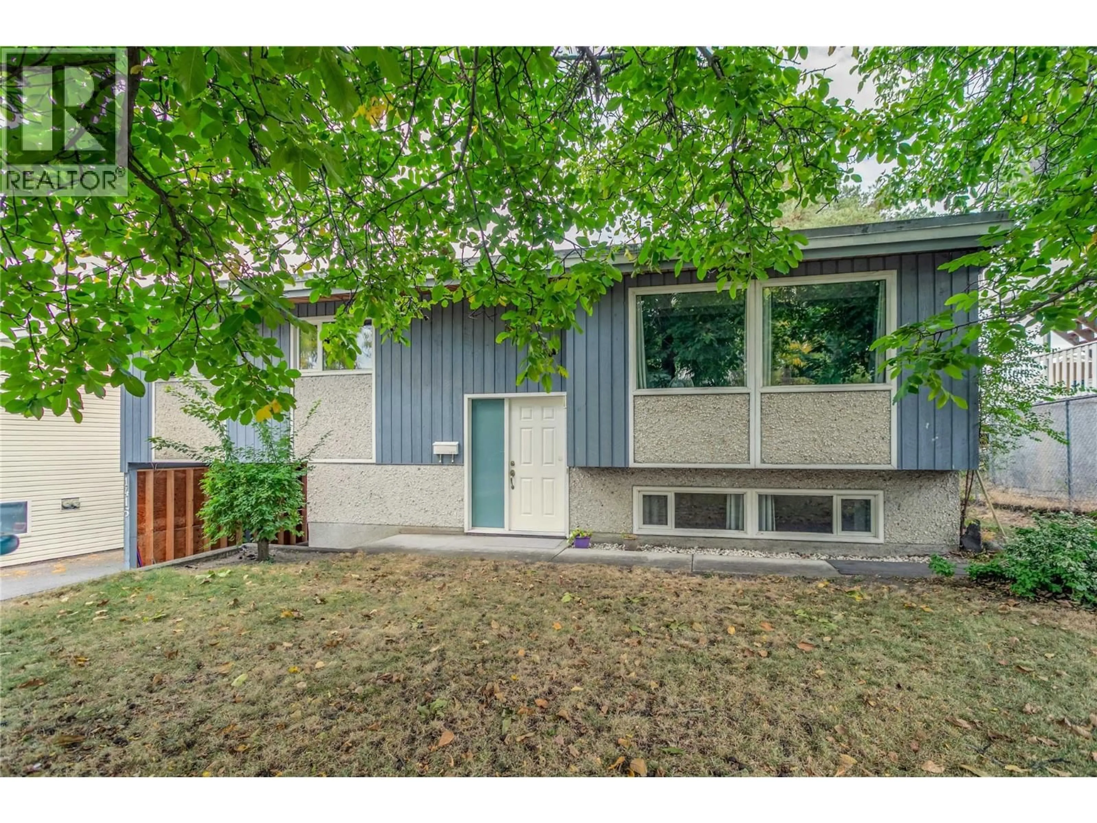 Home with vinyl exterior material, street for 1415 HIGHLAND DRIVE SOUTH, Kelowna British Columbia V1Y3W3