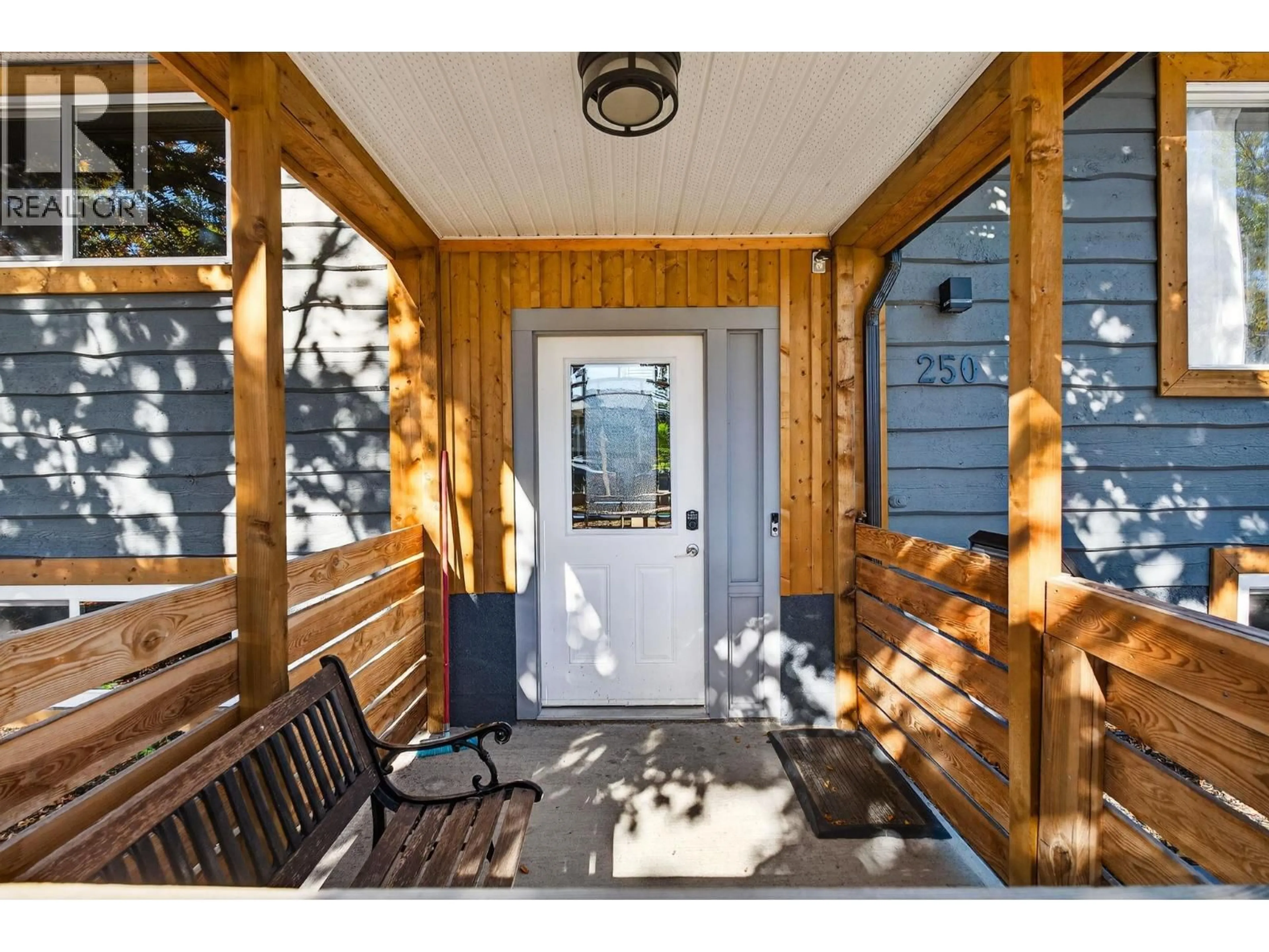 Indoor entryway for 250 BENCHVIEW ROAD, Kelowna British Columbia V1X1M5