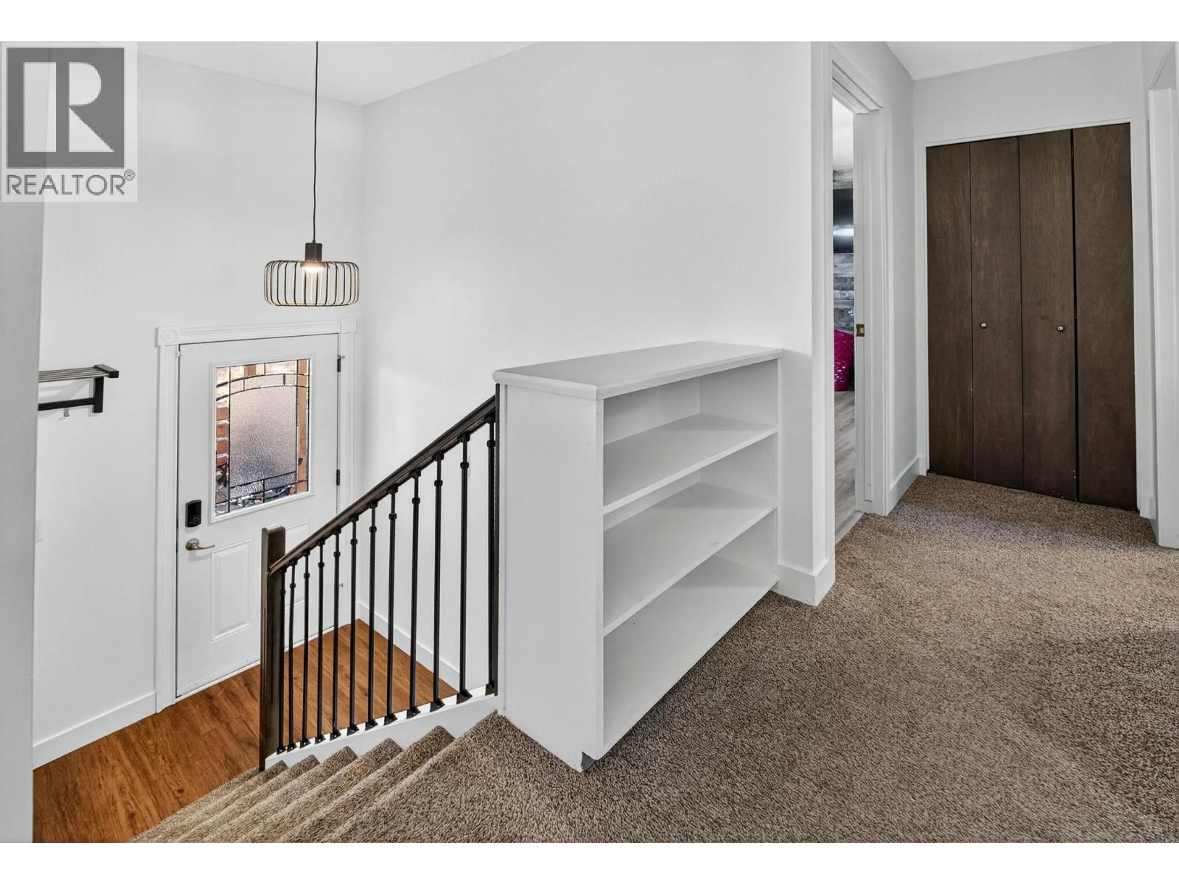 Indoor entryway for 250 BENCHVIEW ROAD, Kelowna British Columbia V1X1M5