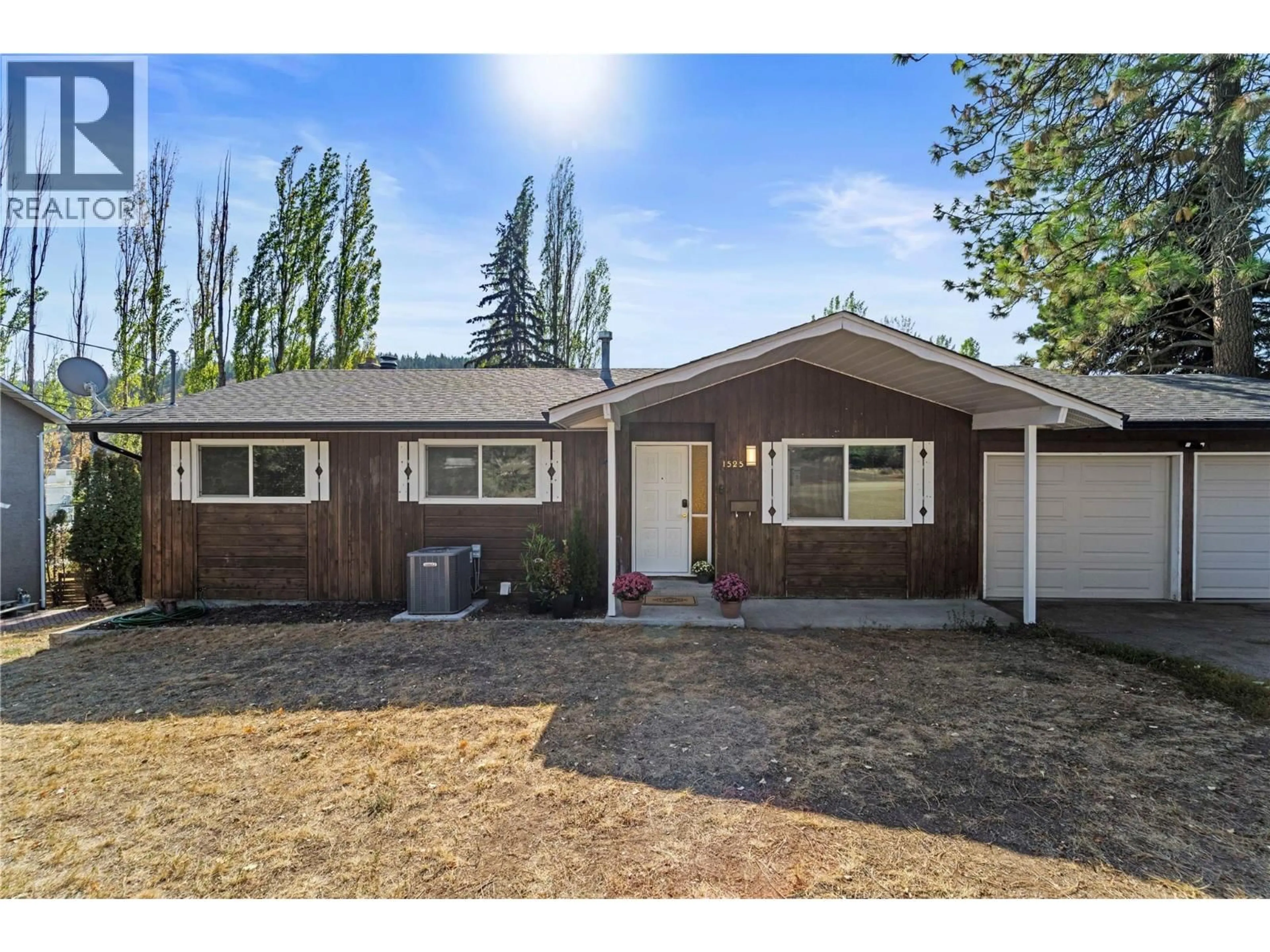 Home with vinyl exterior material, street for 1525 MT. DUFFERIN CRESCENT, Kamloops British Columbia V2E1C3