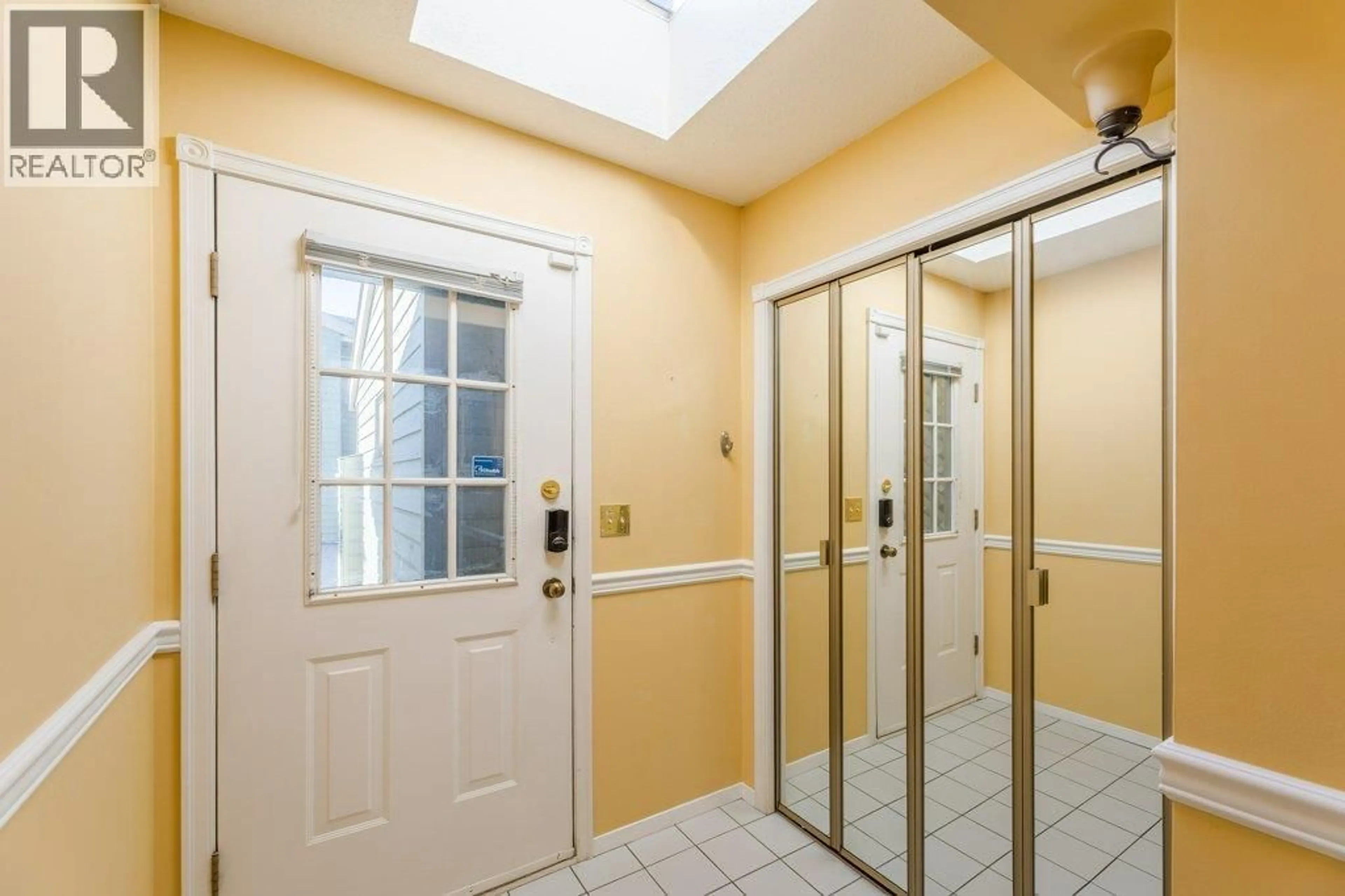 Indoor foyer for 10 - 1950 BURTCH ROAD, Kelowna British Columbia V1Y4B2