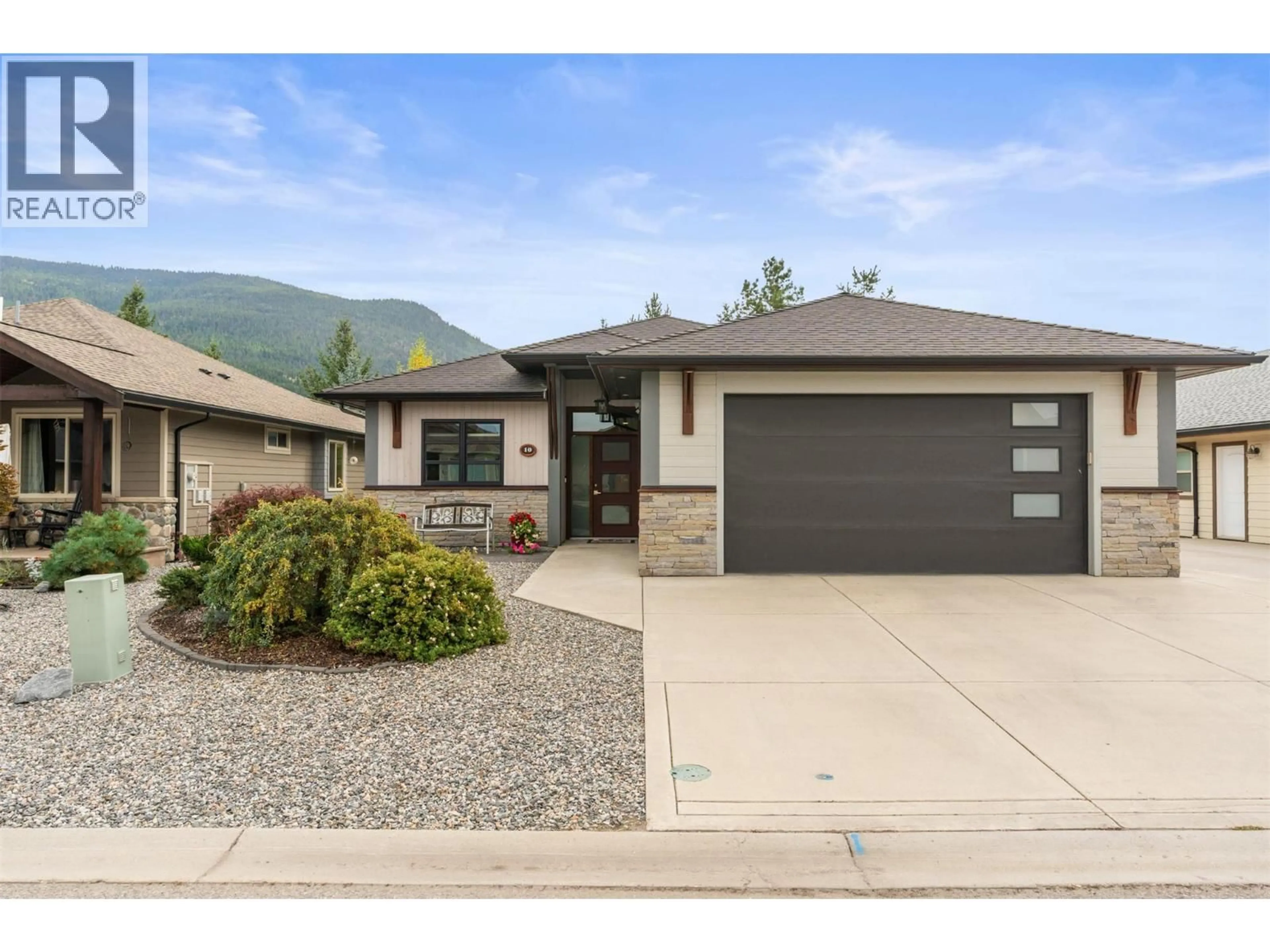 Home with vinyl exterior material, mountain view for 10 - 2444 YORK AVENUE, Armstrong British Columbia V4Y0Y3
