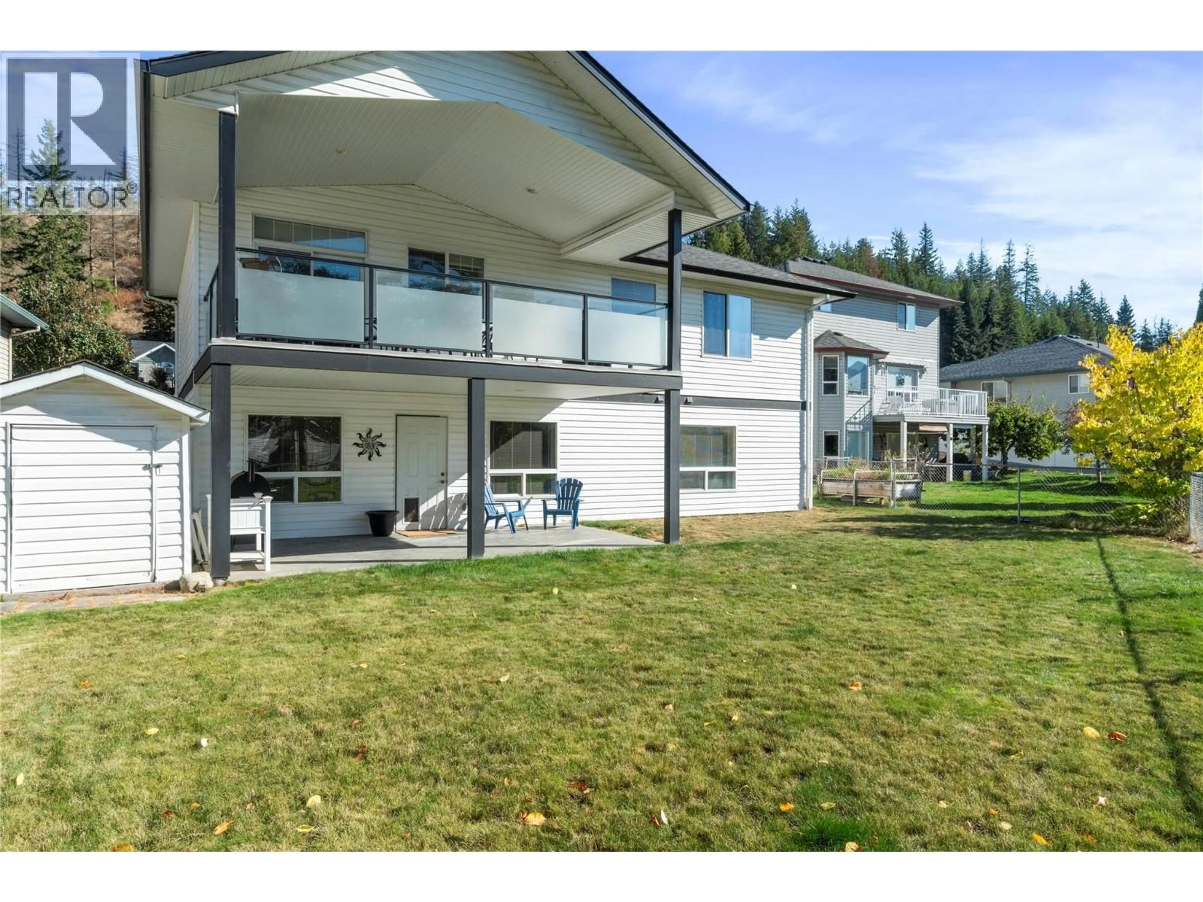 A pic from outside/outdoor area/front of a property/back of a property/a pic from drone, mountain view for 741 37 STREET SOUTHEAST, Salmon Arm British Columbia V1E3M2