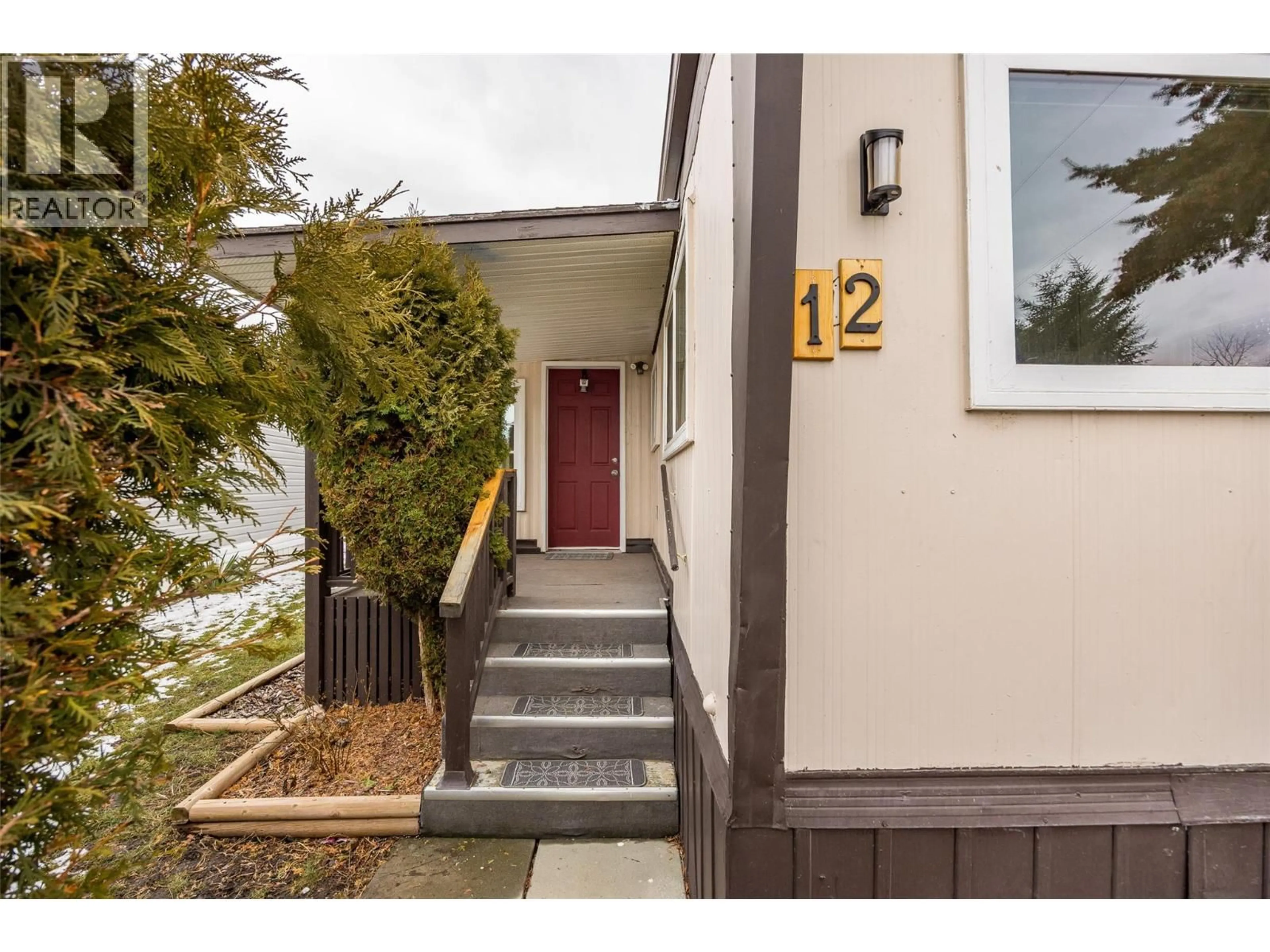 Indoor entryway for 12 - 1881 BOUCHERIE ROAD, Westbank British Columbia V4T0C9