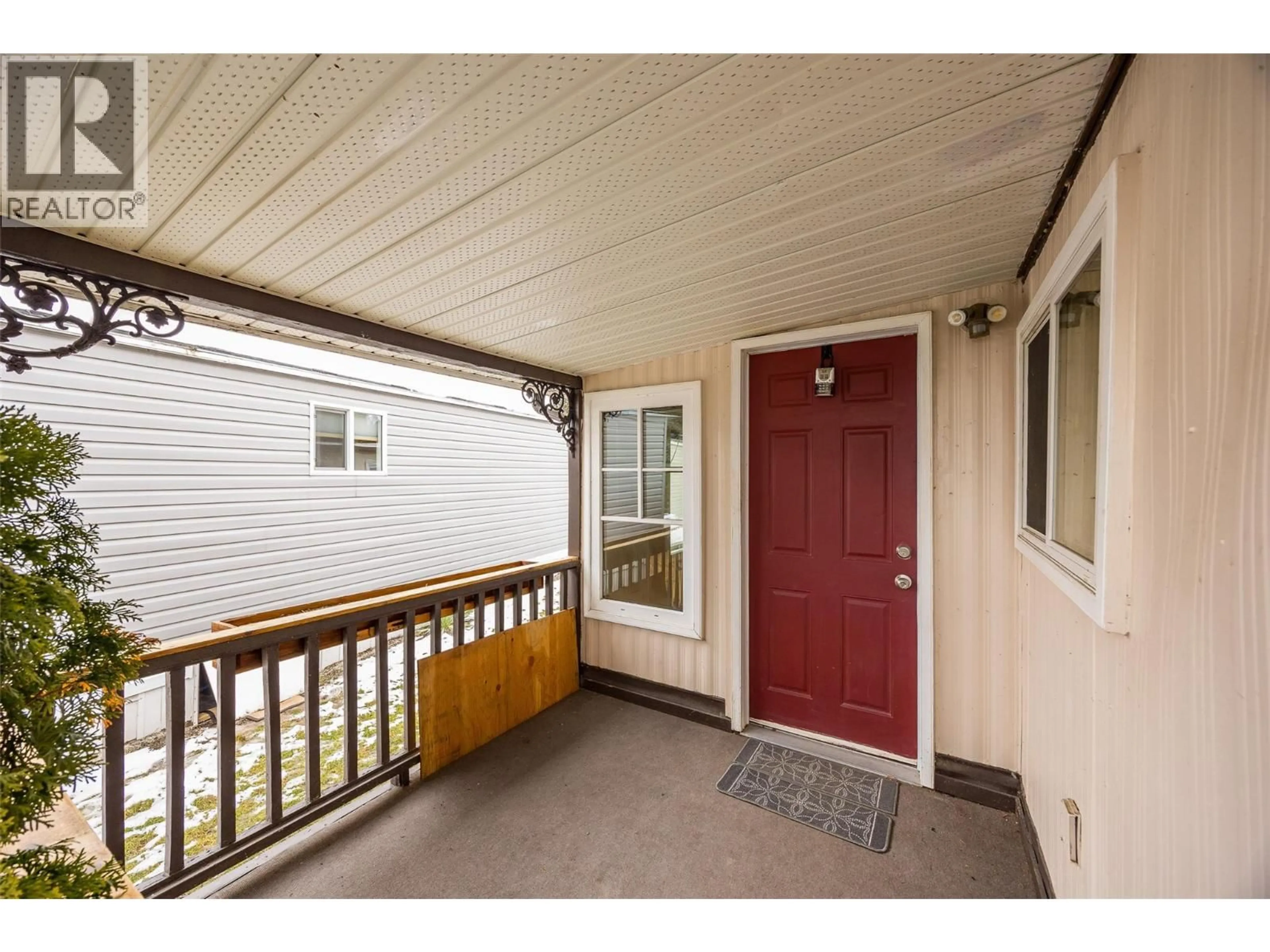 Indoor entryway for 12 - 1881 BOUCHERIE ROAD, Westbank British Columbia V4T0C9