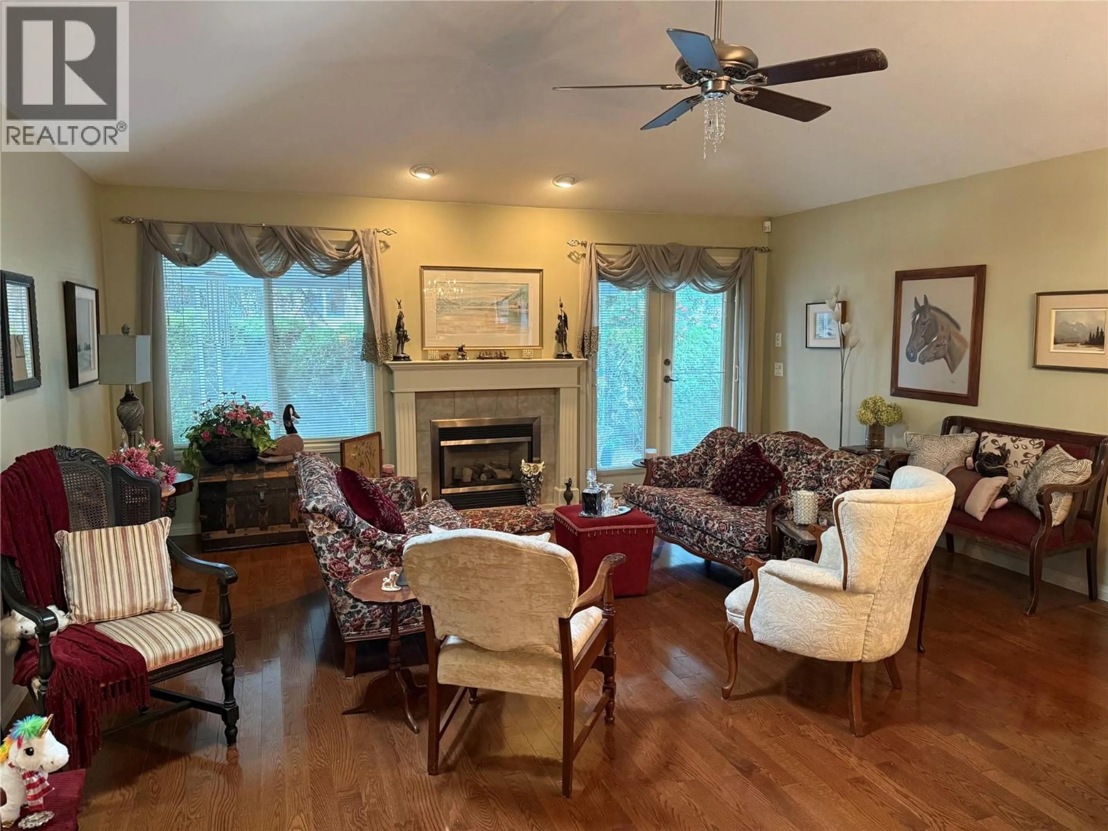 Living room with furniture, unknown for 114 - 1188 HOUGHTON ROAD, Kelowna British Columbia V1X2C9