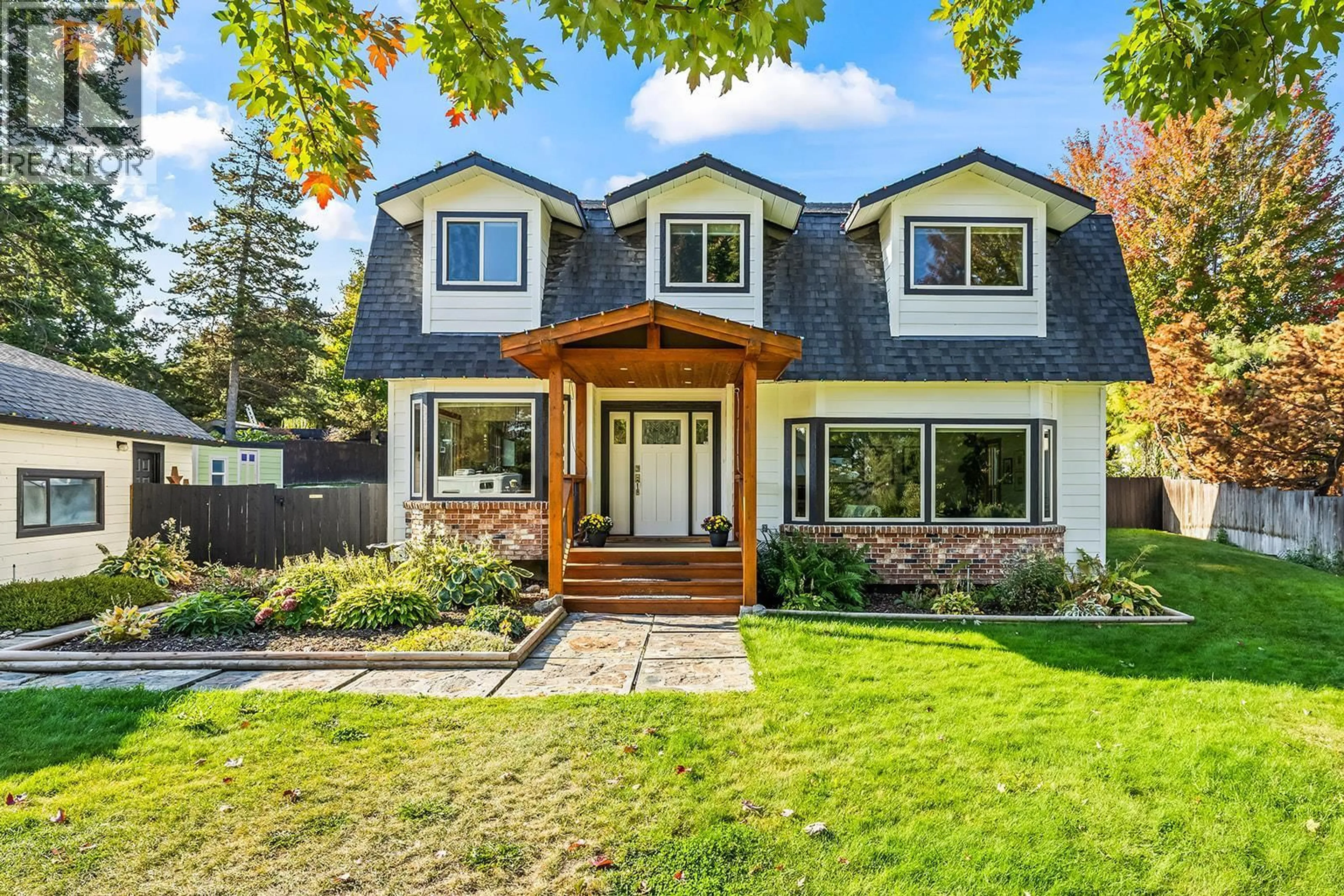 Home with vinyl exterior material, street for 1523 MISSION RIDGE DRIVE, Kelowna British Columbia V1W3A9