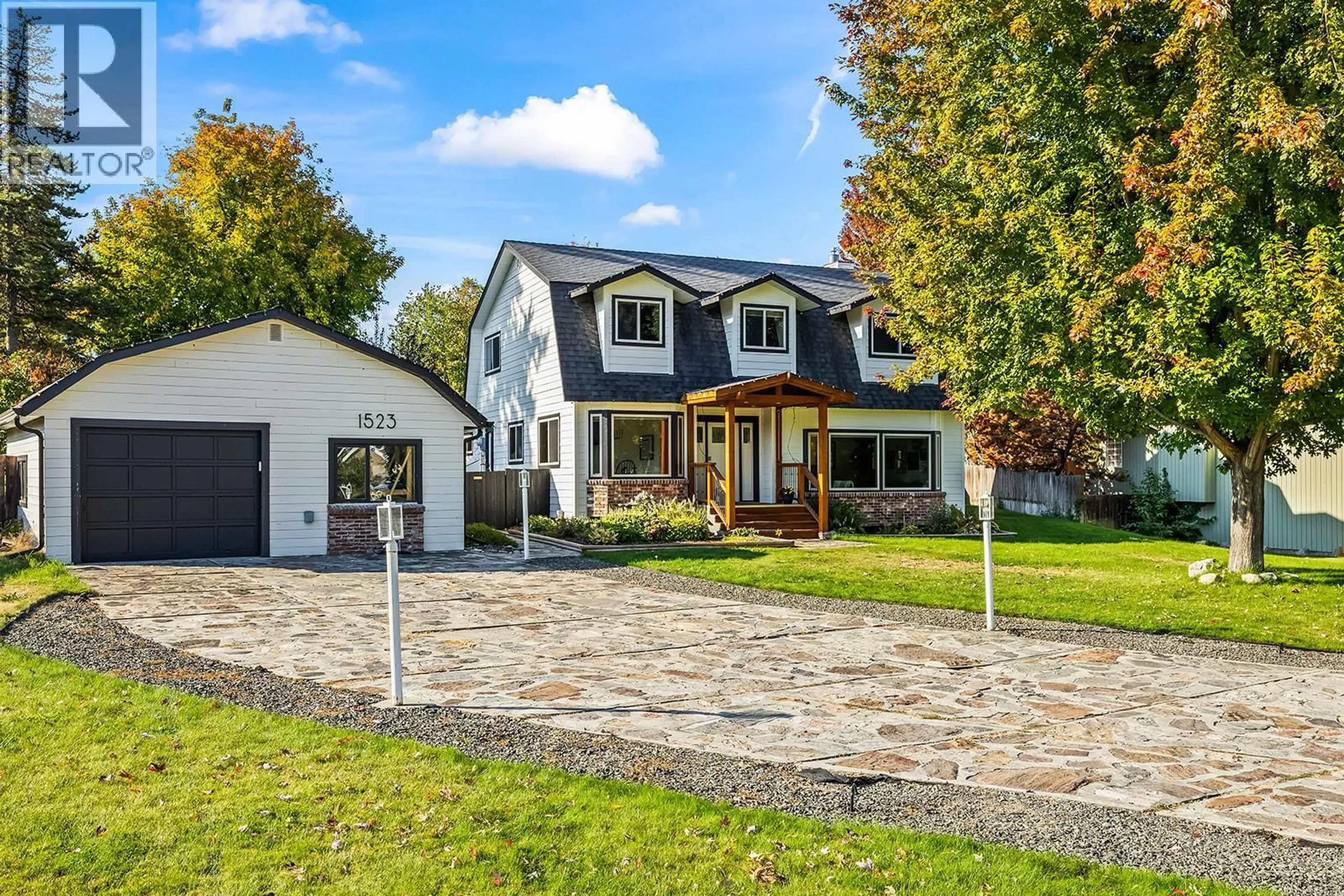 Home with vinyl exterior material, street for 1523 MISSION RIDGE DRIVE, Kelowna British Columbia V1W3A9