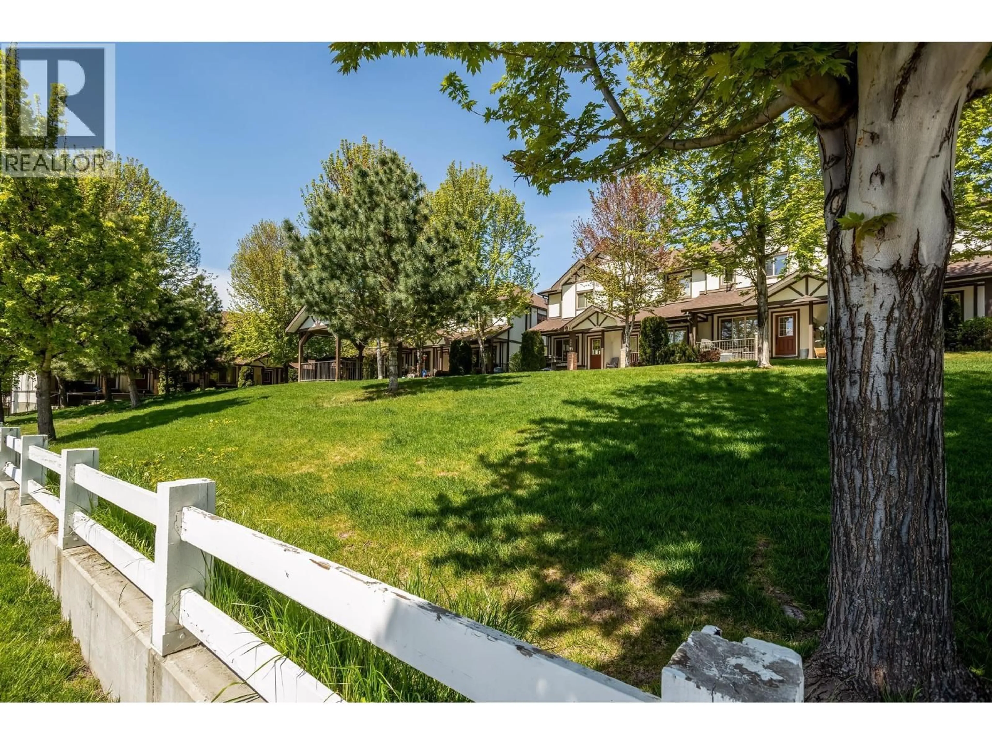 A pic from outside/outdoor area/front of a property/back of a property/a pic from drone, unknown for 154 - 1651 LYNRICK ROAD, Kelowna British Columbia V1P1R4