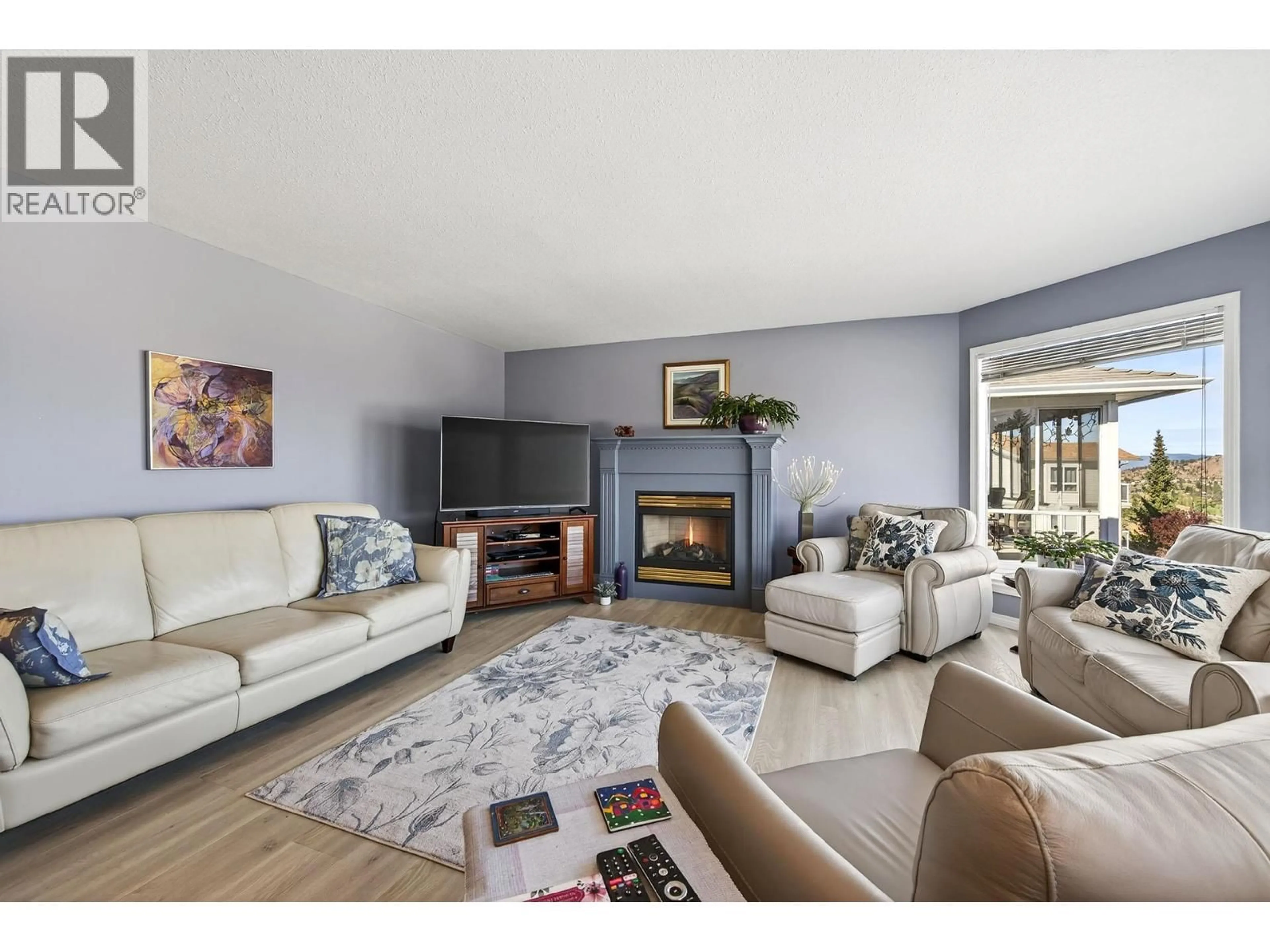 Living room with furniture, unknown for 33 - 2030 VAN HORNE DRIVE, Kamloops British Columbia V1S1P6