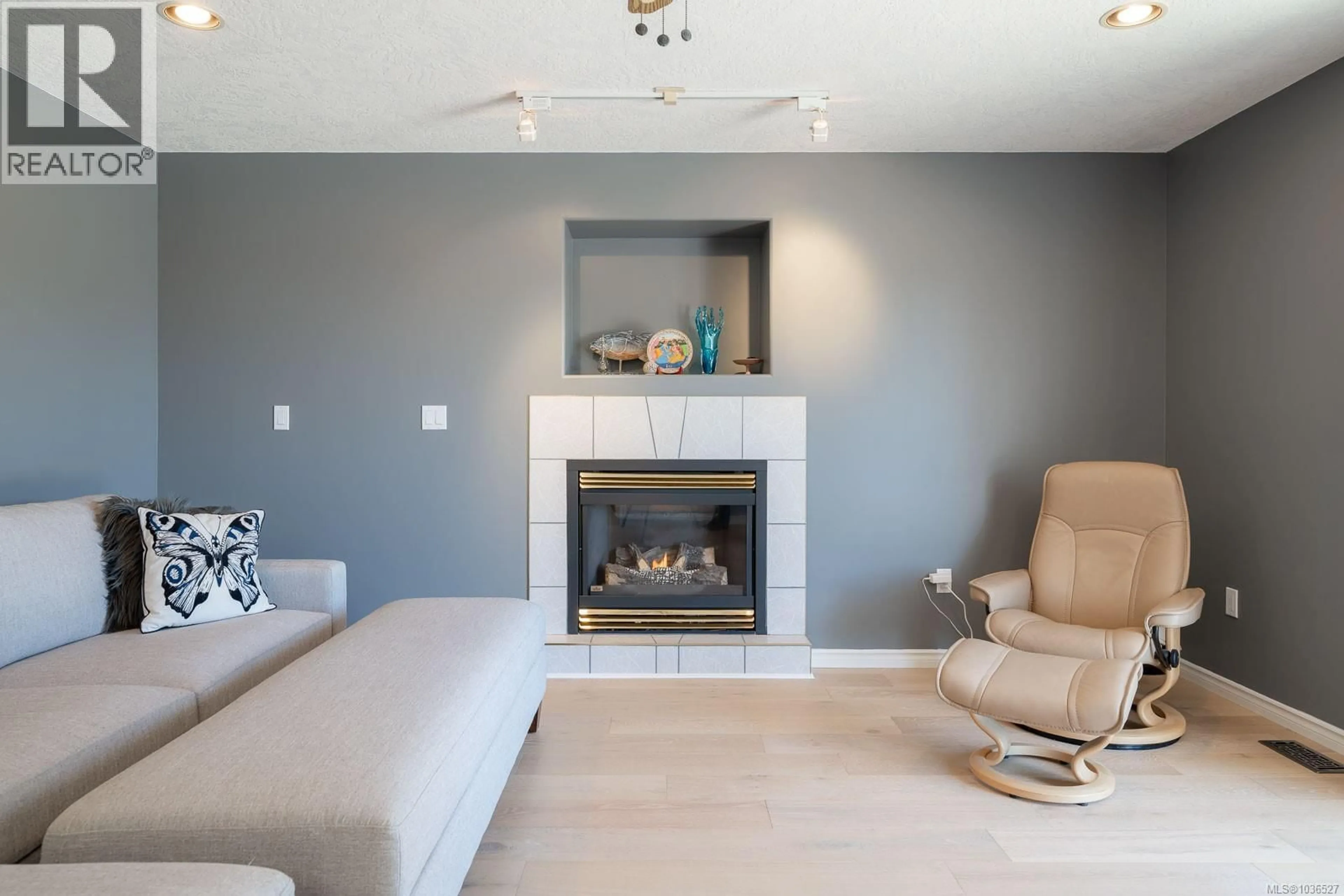 Living room with furniture, unknown for 2839 NEYLAND ROAD, Nanaimo British Columbia V9T3G2