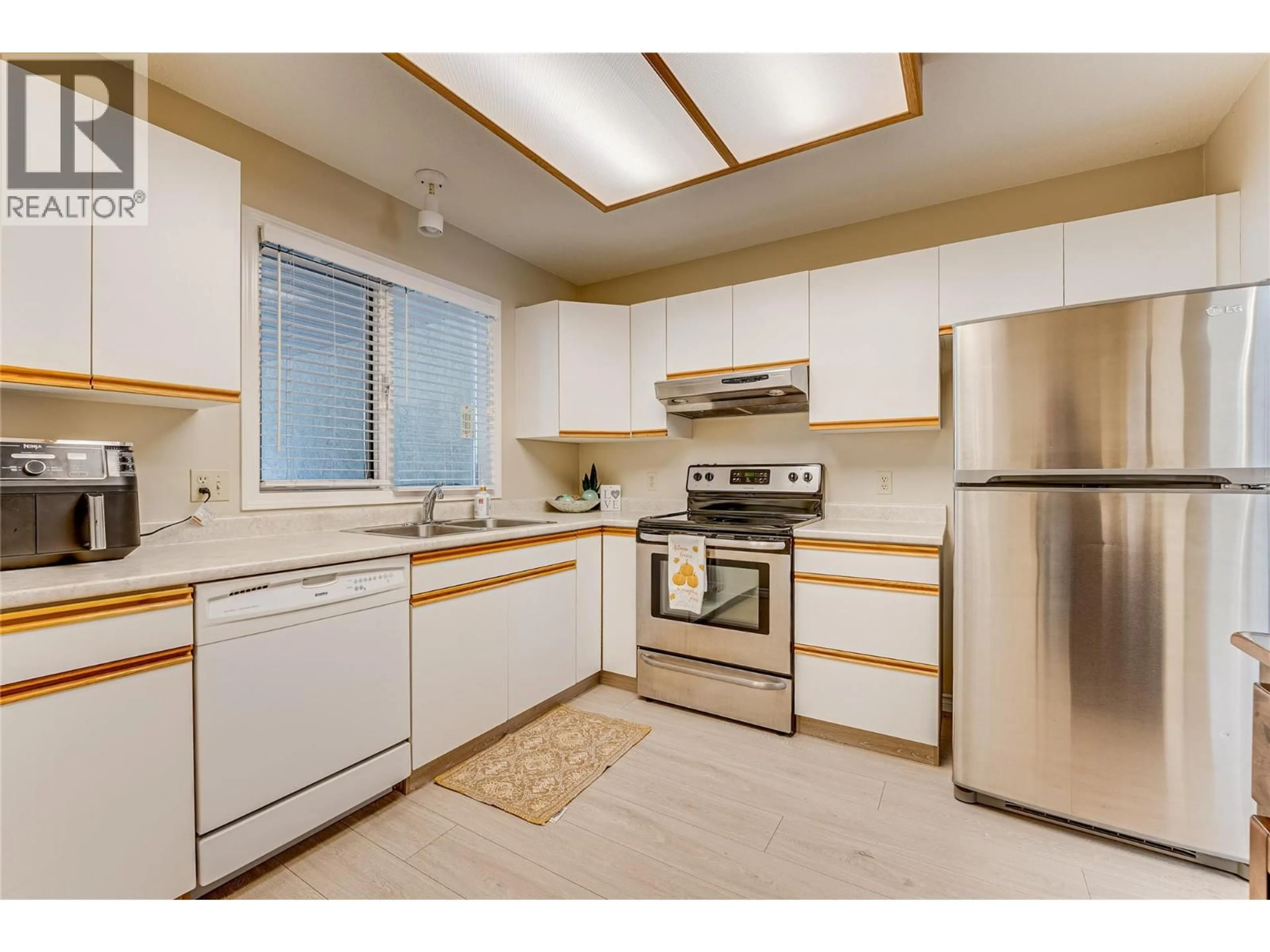 Standard kitchen, unknown for 36 - 3900 27 AVENUE, Vernon British Columbia V1T9E6