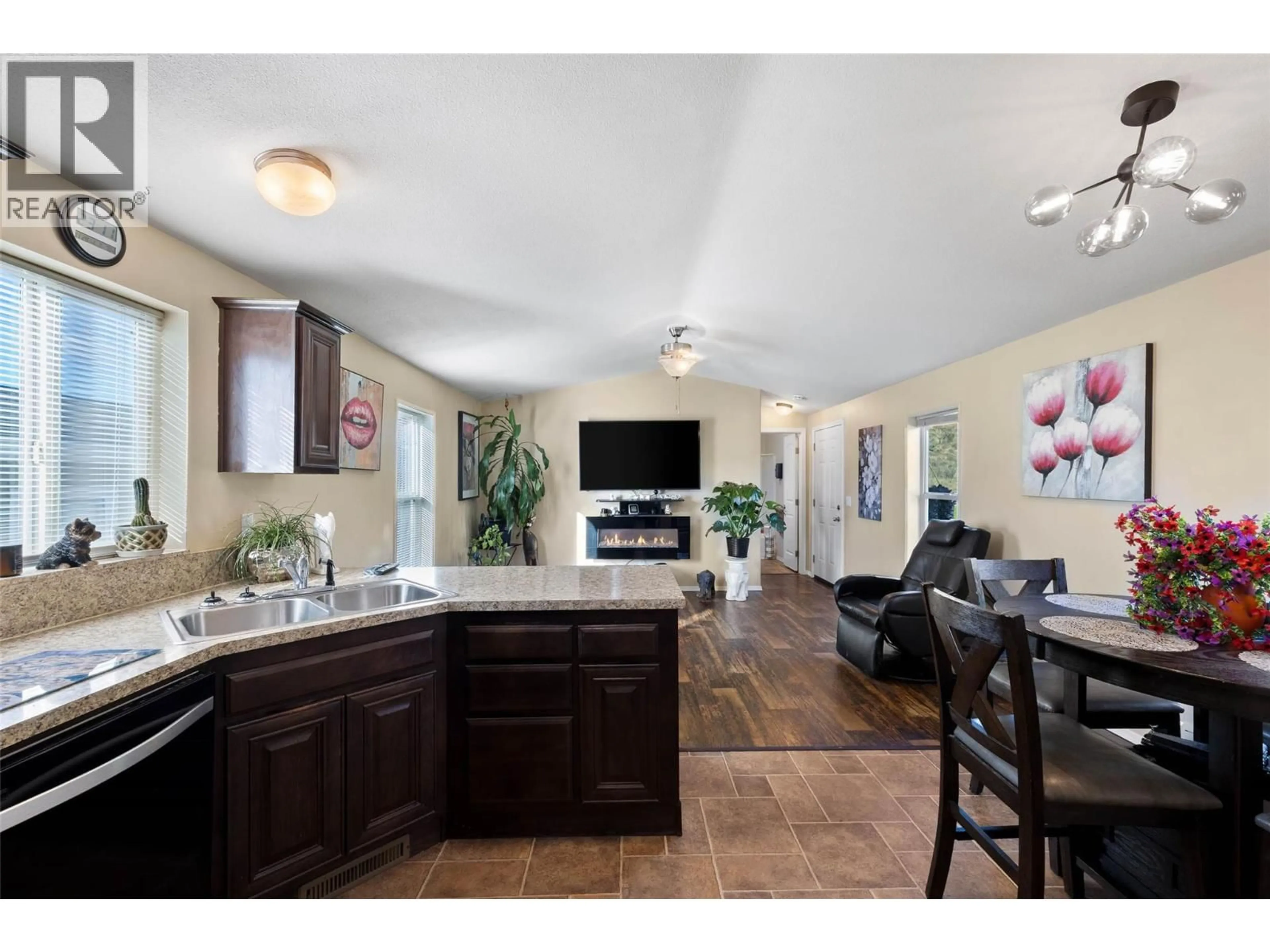 Open concept kitchen, ceramic/tile floor for 1-1781 - 1781 ORD ROAD, Kamloops British Columbia V2B0E8