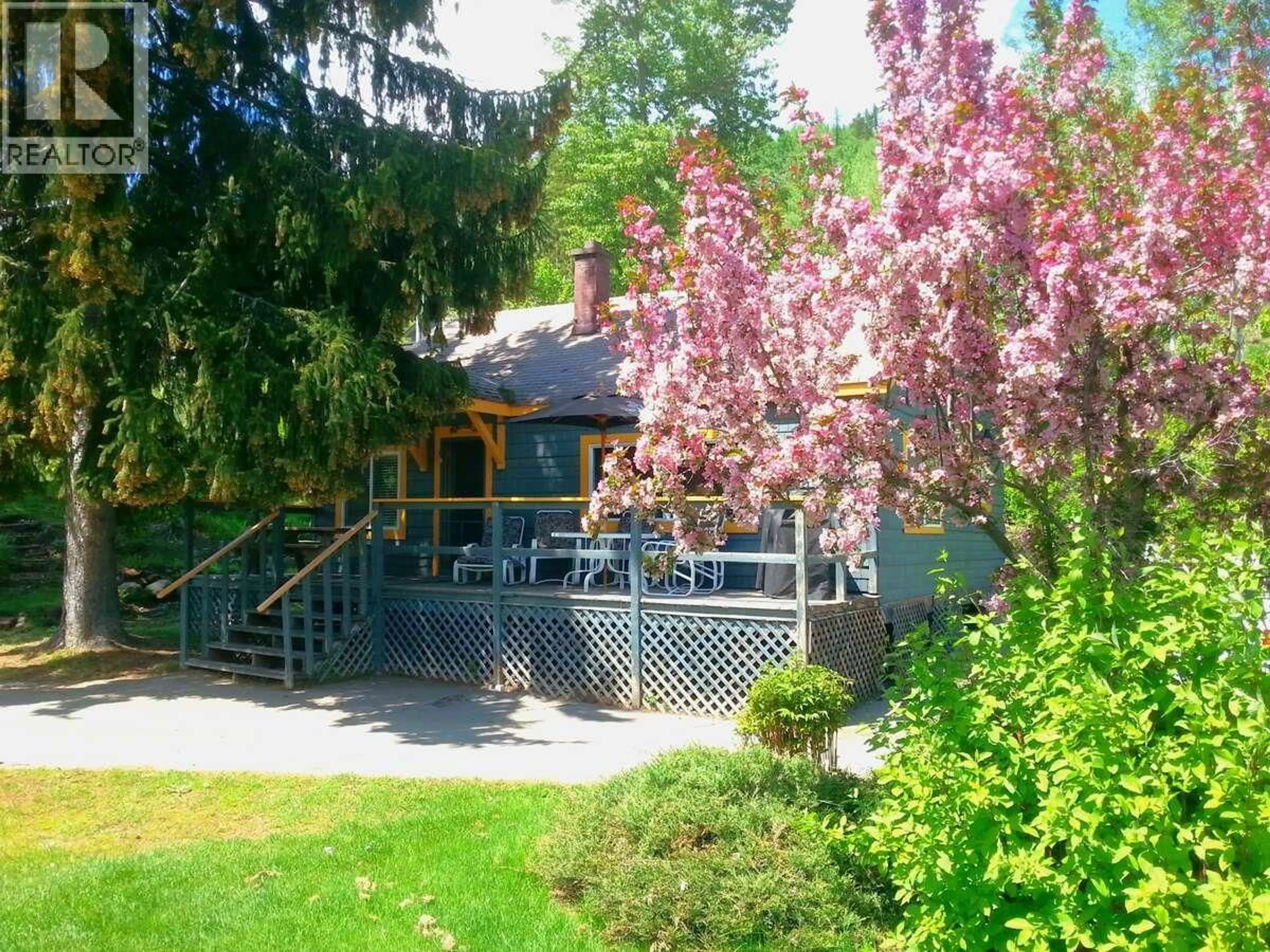 A pic from outside/outdoor area/front of a property/back of a property/a pic from drone, unknown for 417 COPPER ROAD, Rossland British Columbia V0G1Y0
