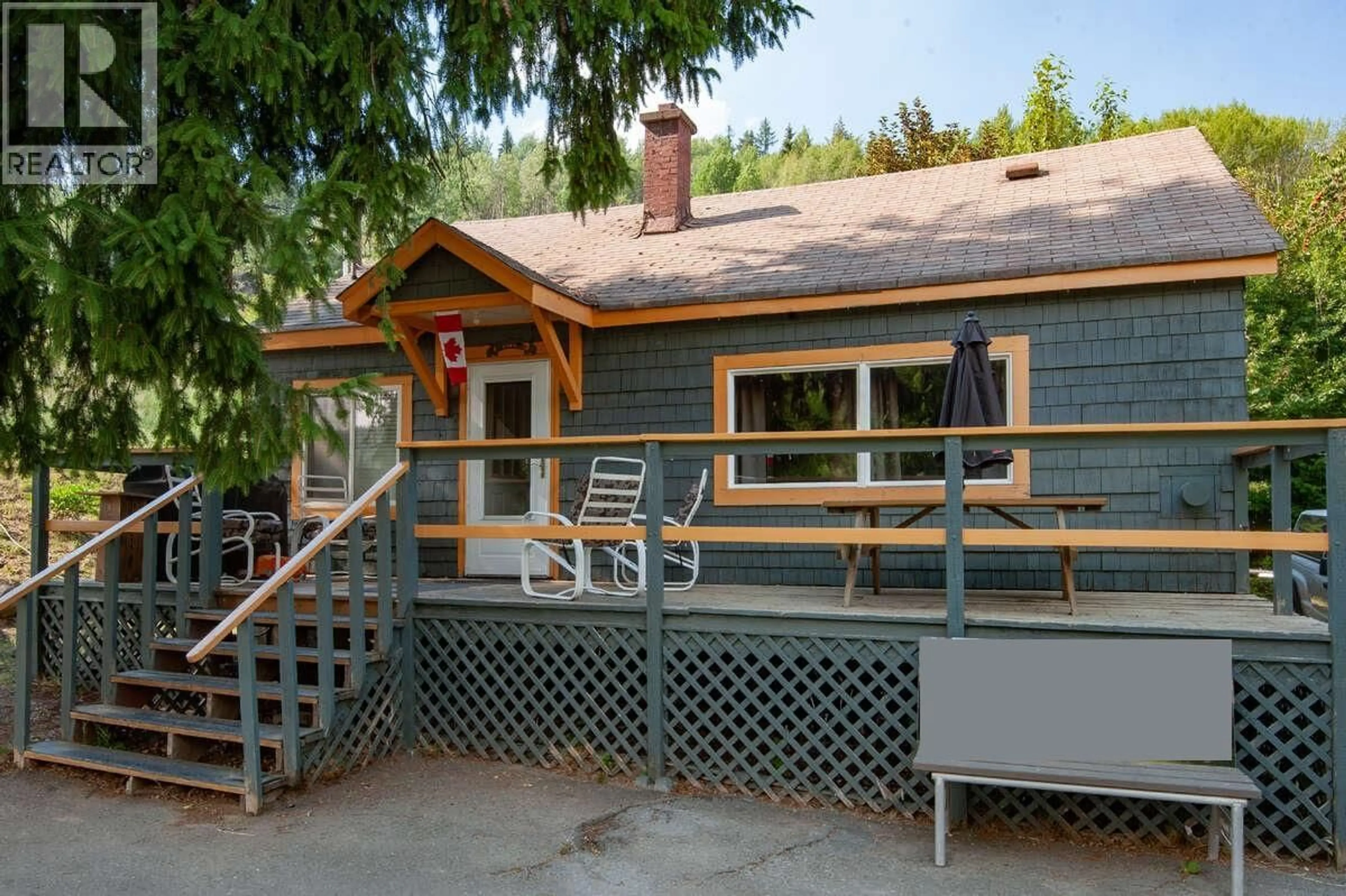Patio, street for 417 COPPER ROAD, Rossland British Columbia V0G1Y0
