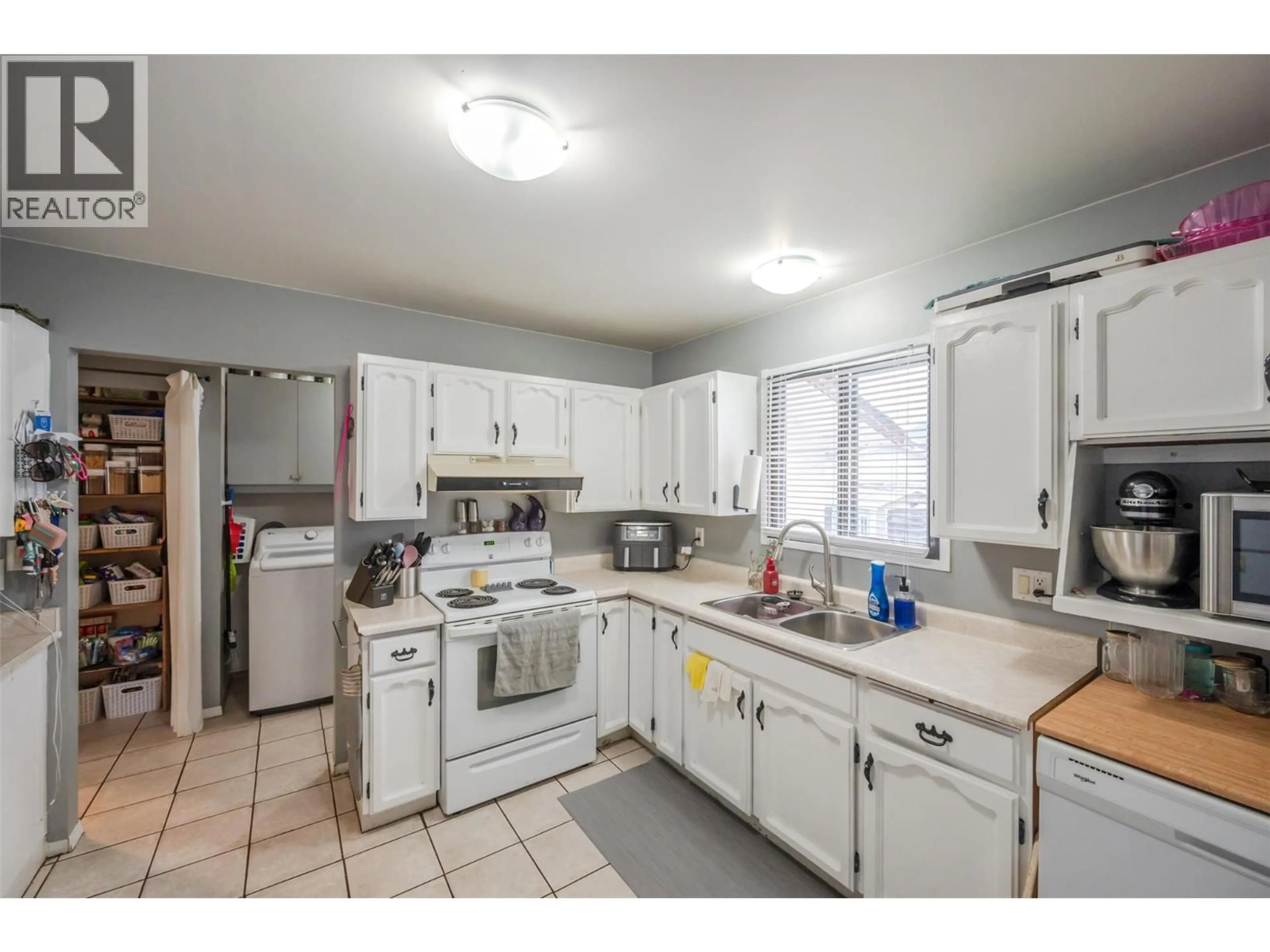 Standard kitchen, unknown for 2564 MCGRAW STREET, Penticton British Columbia V2A6Y4