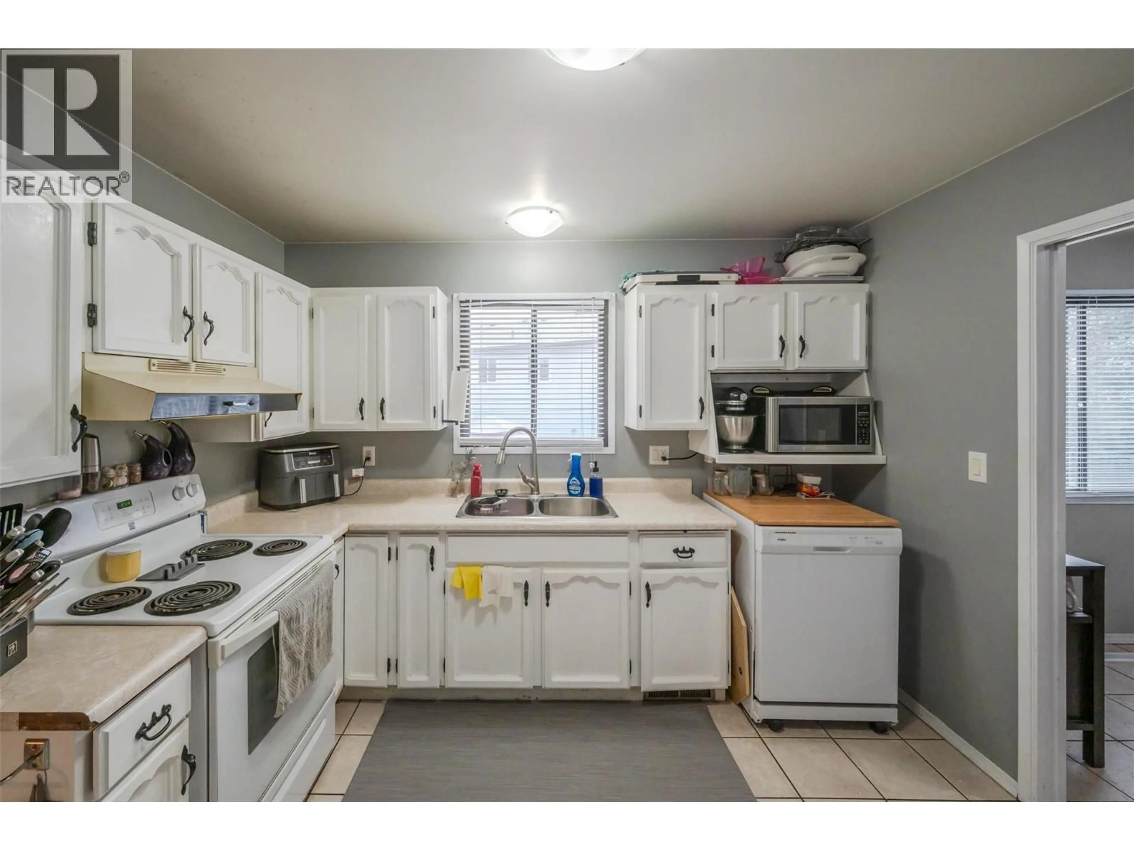 Standard kitchen, unknown for 2564 MCGRAW STREET, Penticton British Columbia V2A6Y4