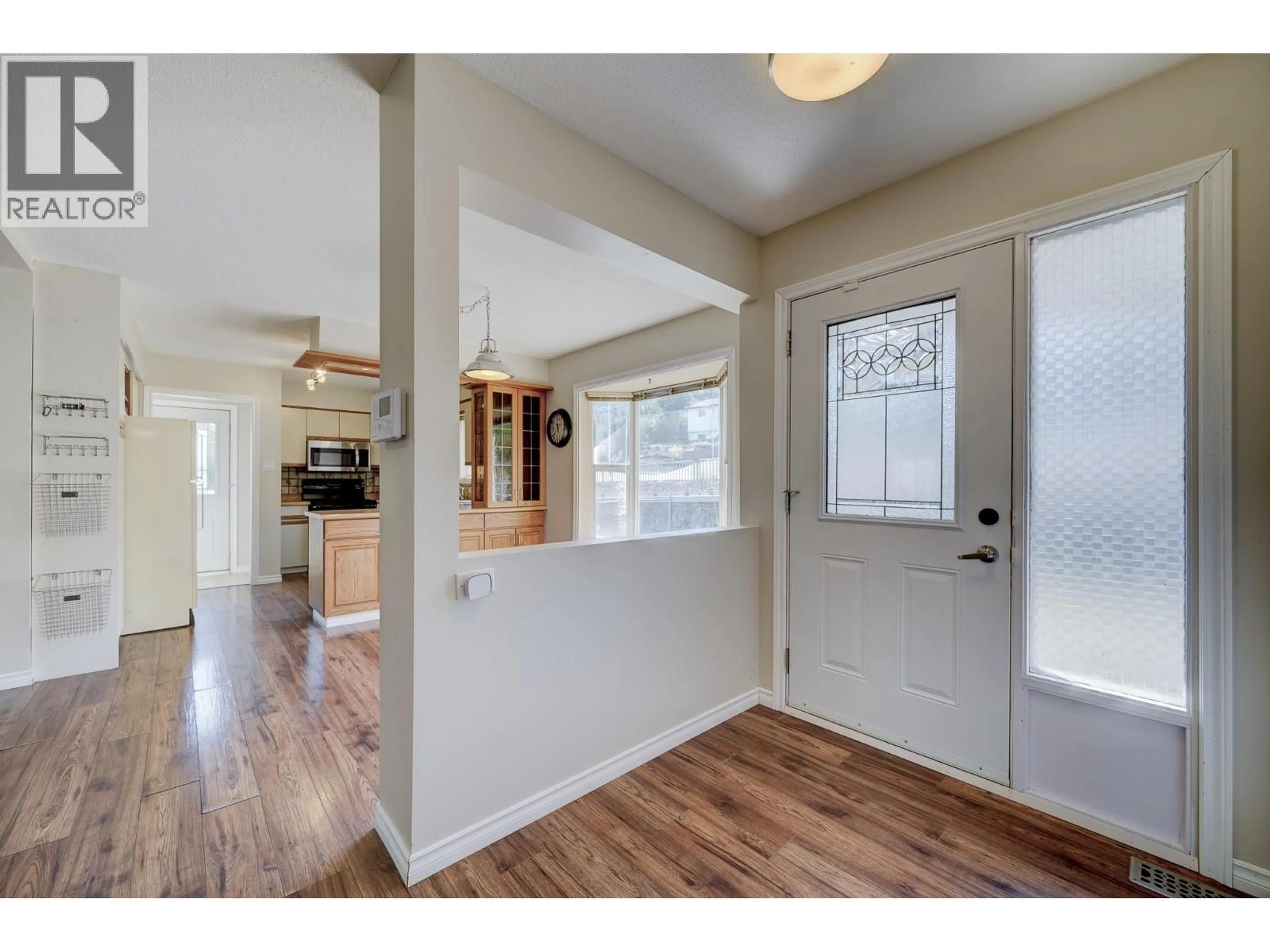 Indoor entryway for 880 WOODHAVEN DRIVE, Kamloops British Columbia V2B6E5