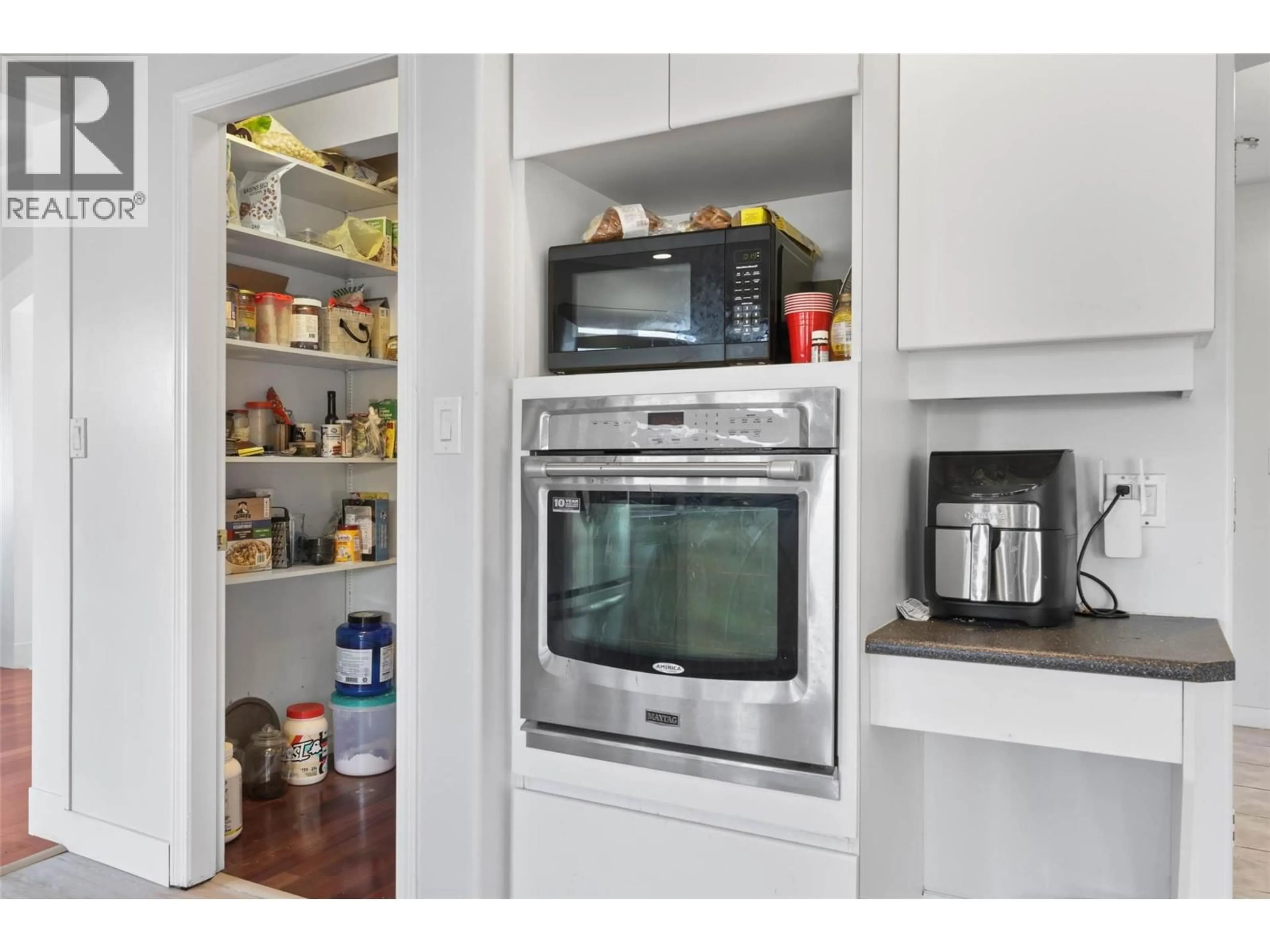 Standard kitchen, unknown for 1230 ST ANDREWS WAY, Kamloops British Columbia V1S1S6
