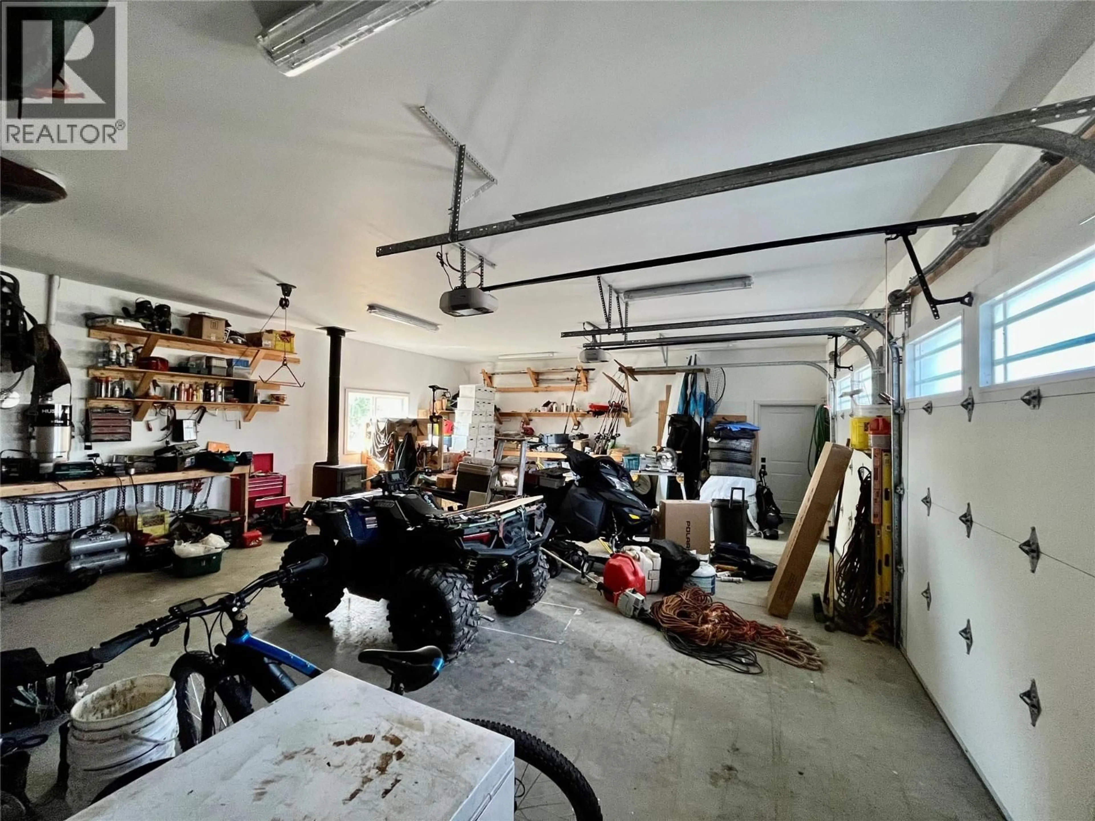 Indoor garage for 207 COTSWOLD ROAD, Nakusp British Columbia V0G1R1
