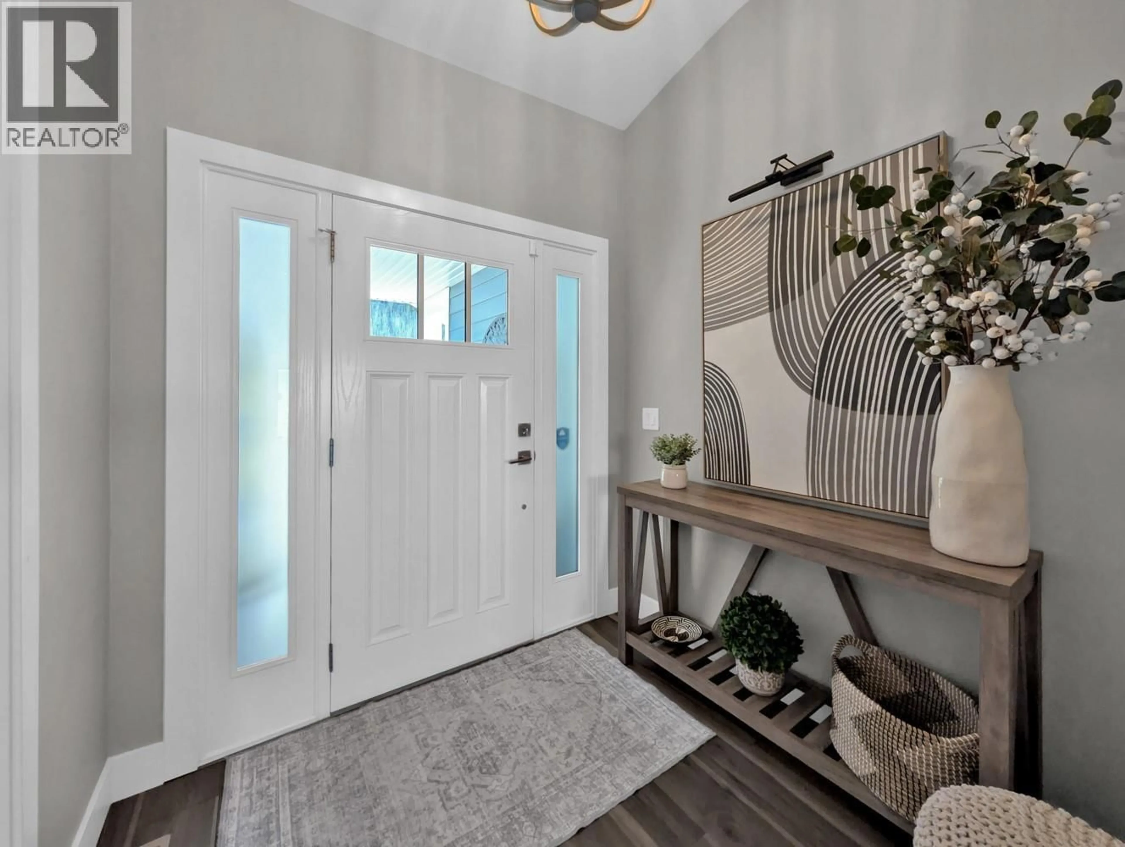 Indoor entryway for 3866 CIMARRON DRIVE, Kelowna British Columbia V1X8G9