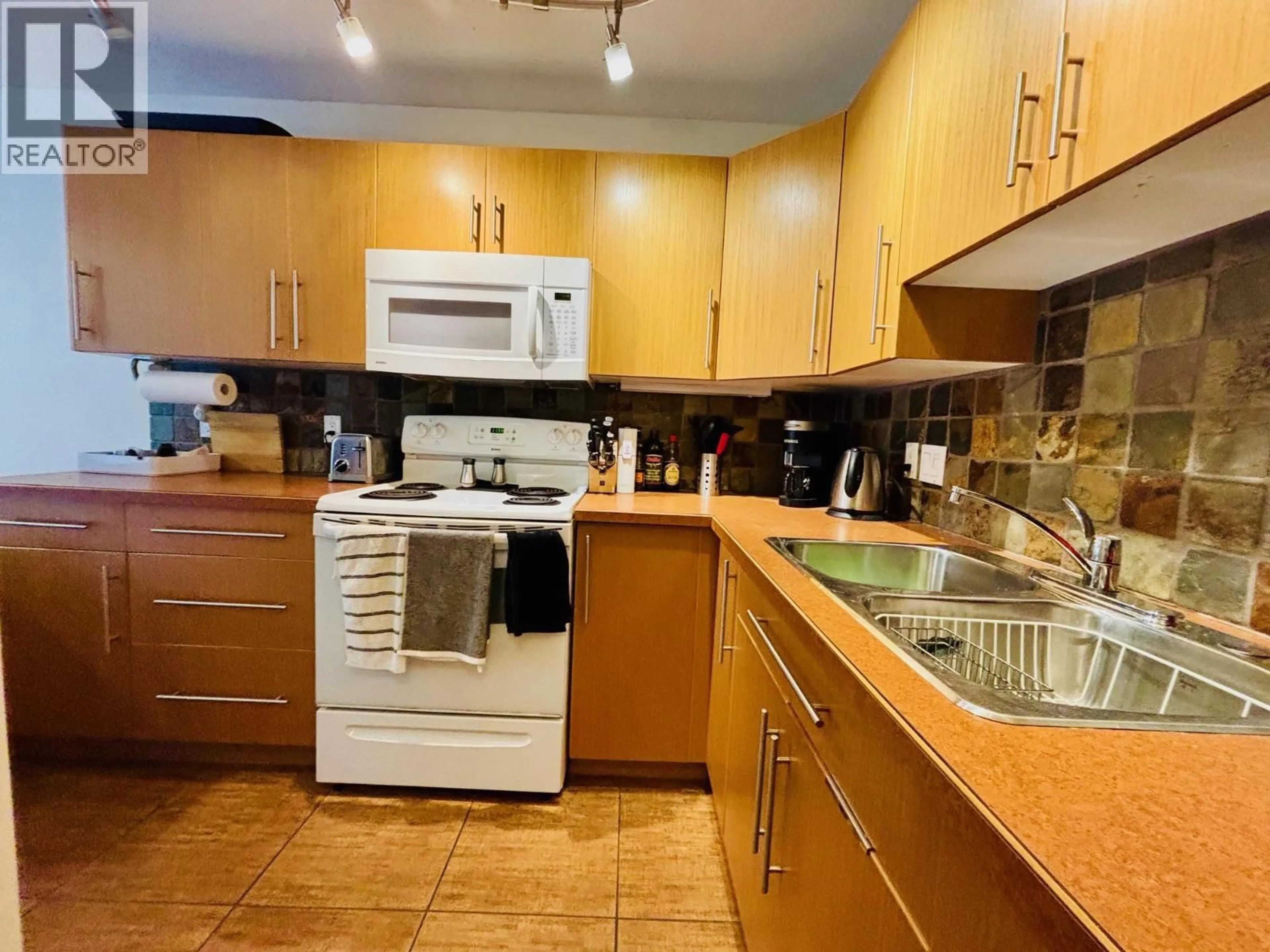 Standard kitchen, unknown for 102 - 800 MACKENZIE AVENUE, Revelstoke British Columbia V0E2S0