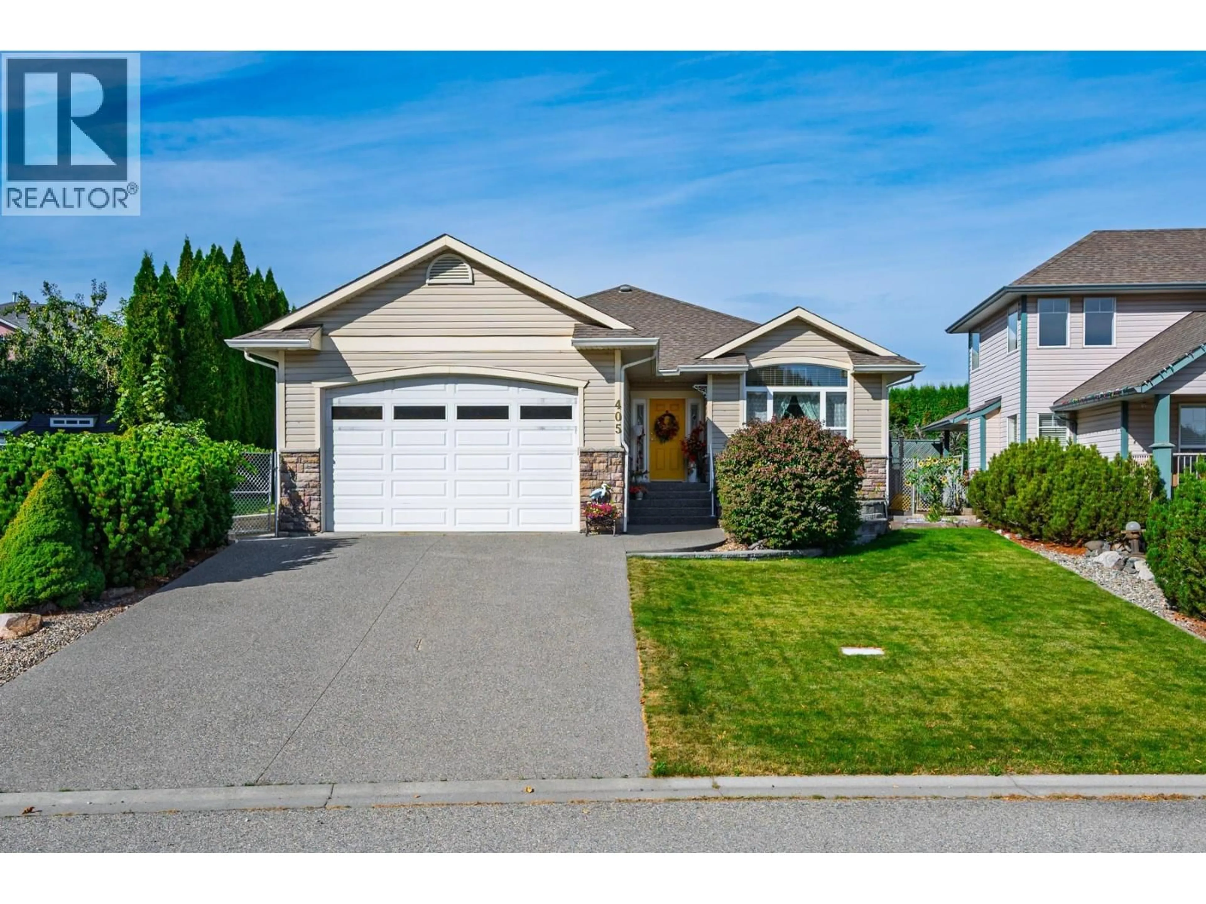 Home with vinyl exterior material, street for 405 COUGAR ROAD, Kamloops British Columbia V2V6V1