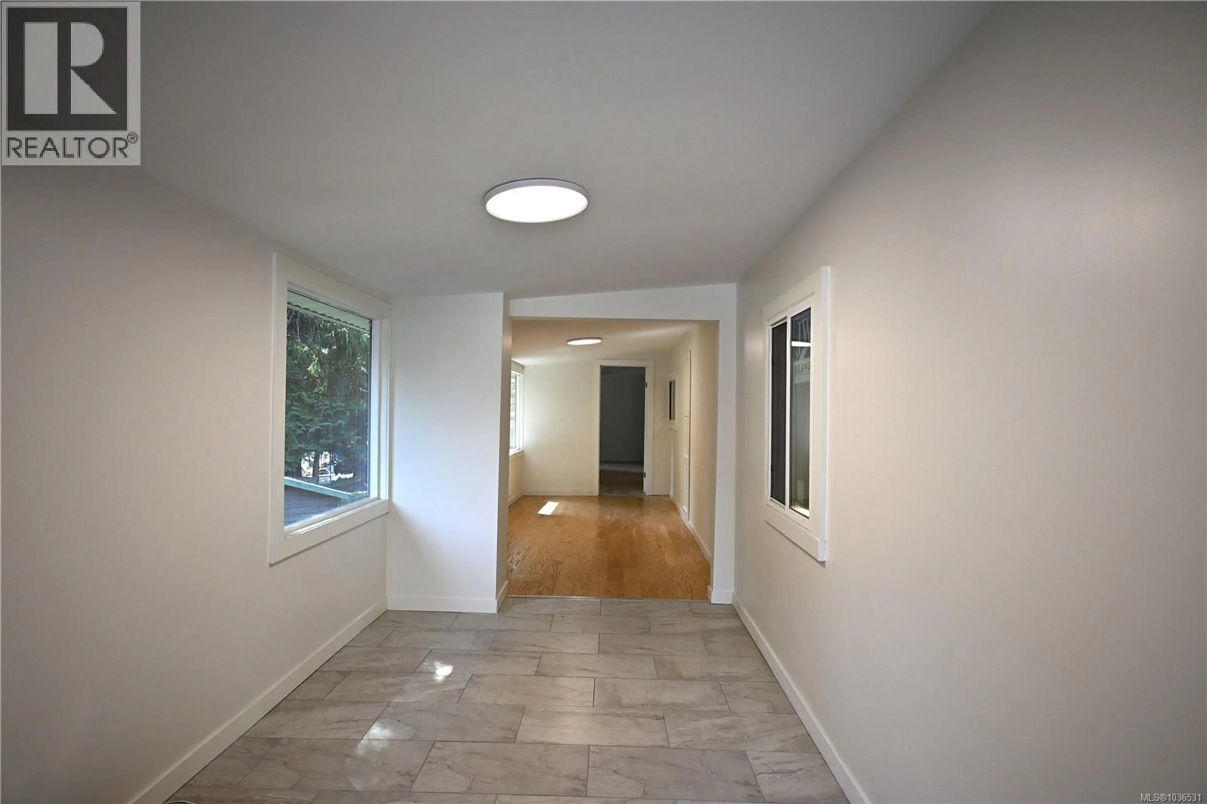 Indoor foyer for 55 - 1000 CHASE RIVER ROAD, Nanaimo British Columbia V9R6L9