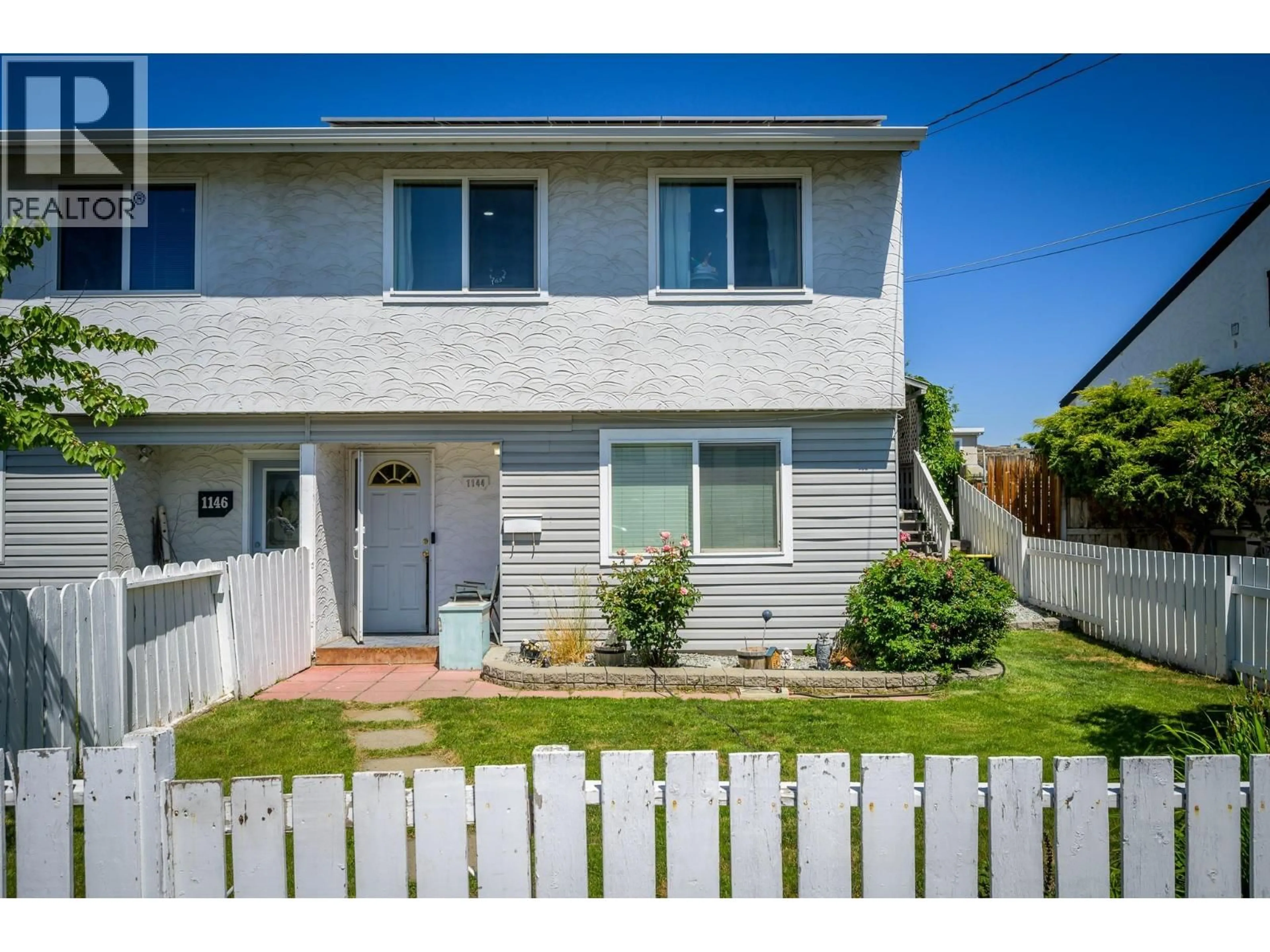 Home with vinyl exterior material, street for 1144 PEMBROKE AVENUE, Kamloops British Columbia V2B7W6