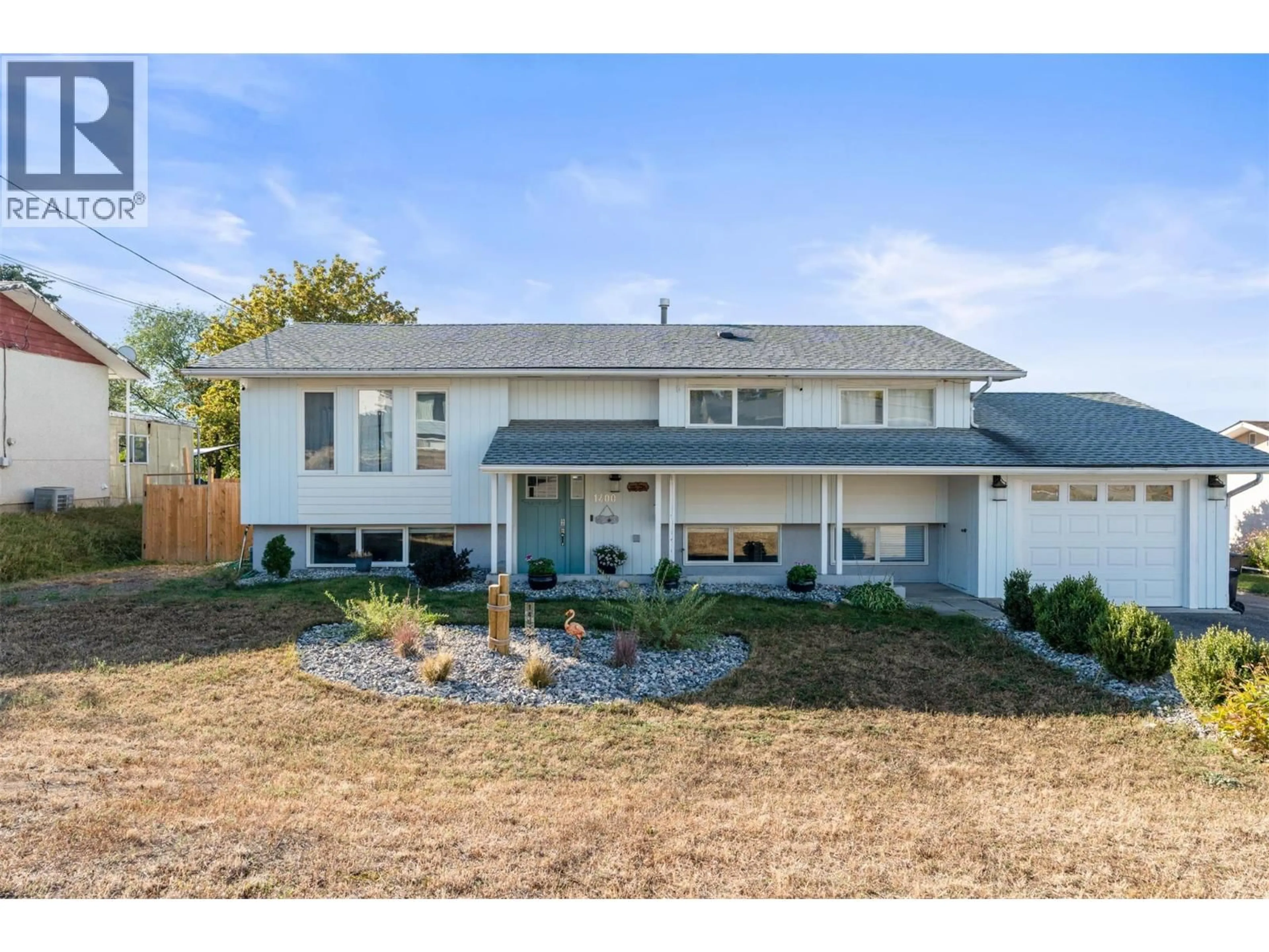 Home with vinyl exterior material, street for 1400 30 AVENUE, Vernon British Columbia V1T1Z5