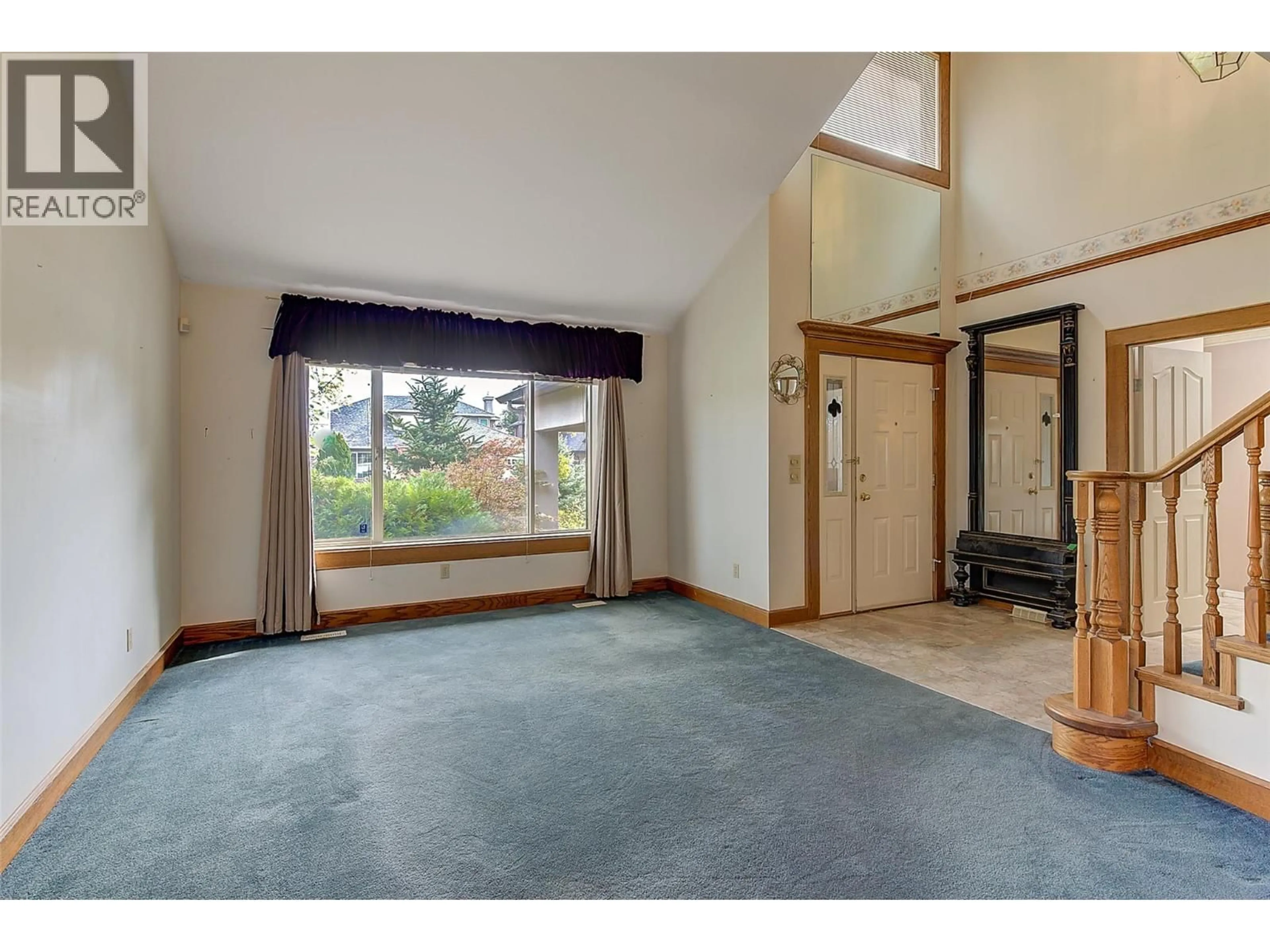 Indoor foyer for 893 MISSION SPRINGS CRESCENT, Kelowna British Columbia V1W3L9