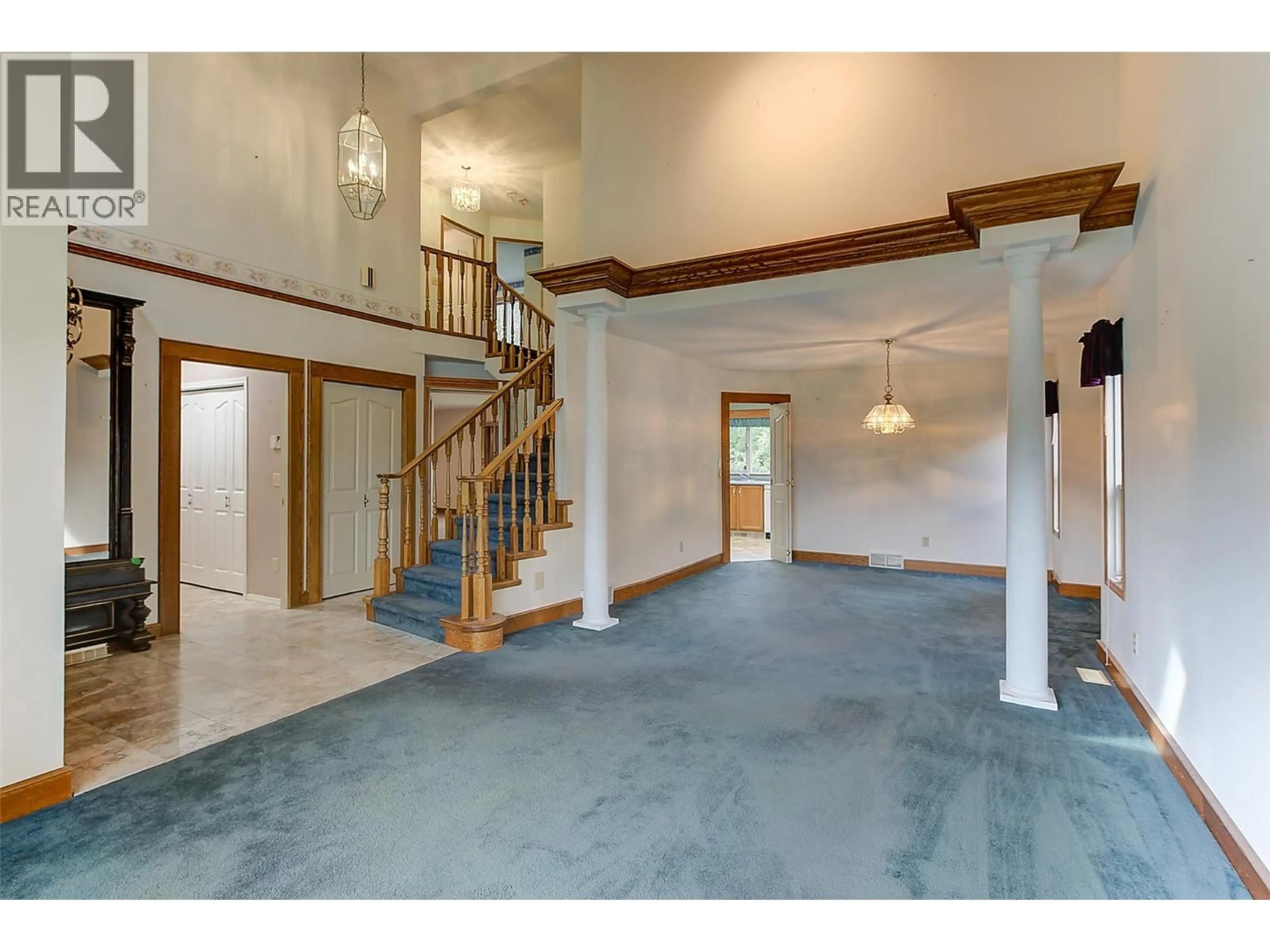 Indoor foyer for 893 MISSION SPRINGS CRESCENT, Kelowna British Columbia V1W3L9