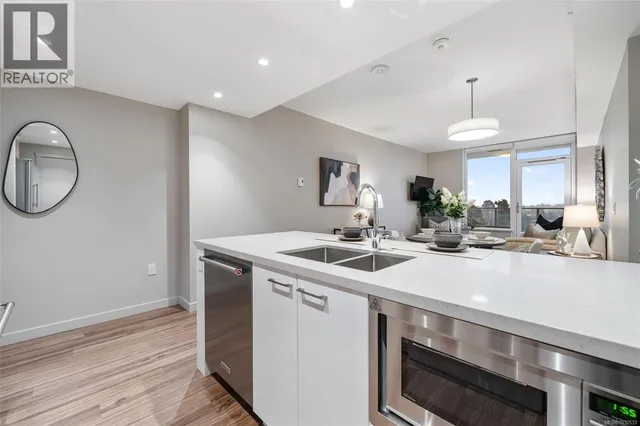 1104 - 777 BELLEVILLE STREET, Victoria 3