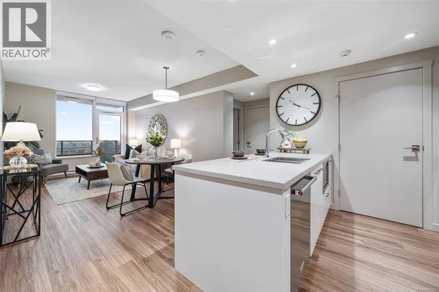 1104 - 777 BELLEVILLE STREET, Victoria 4