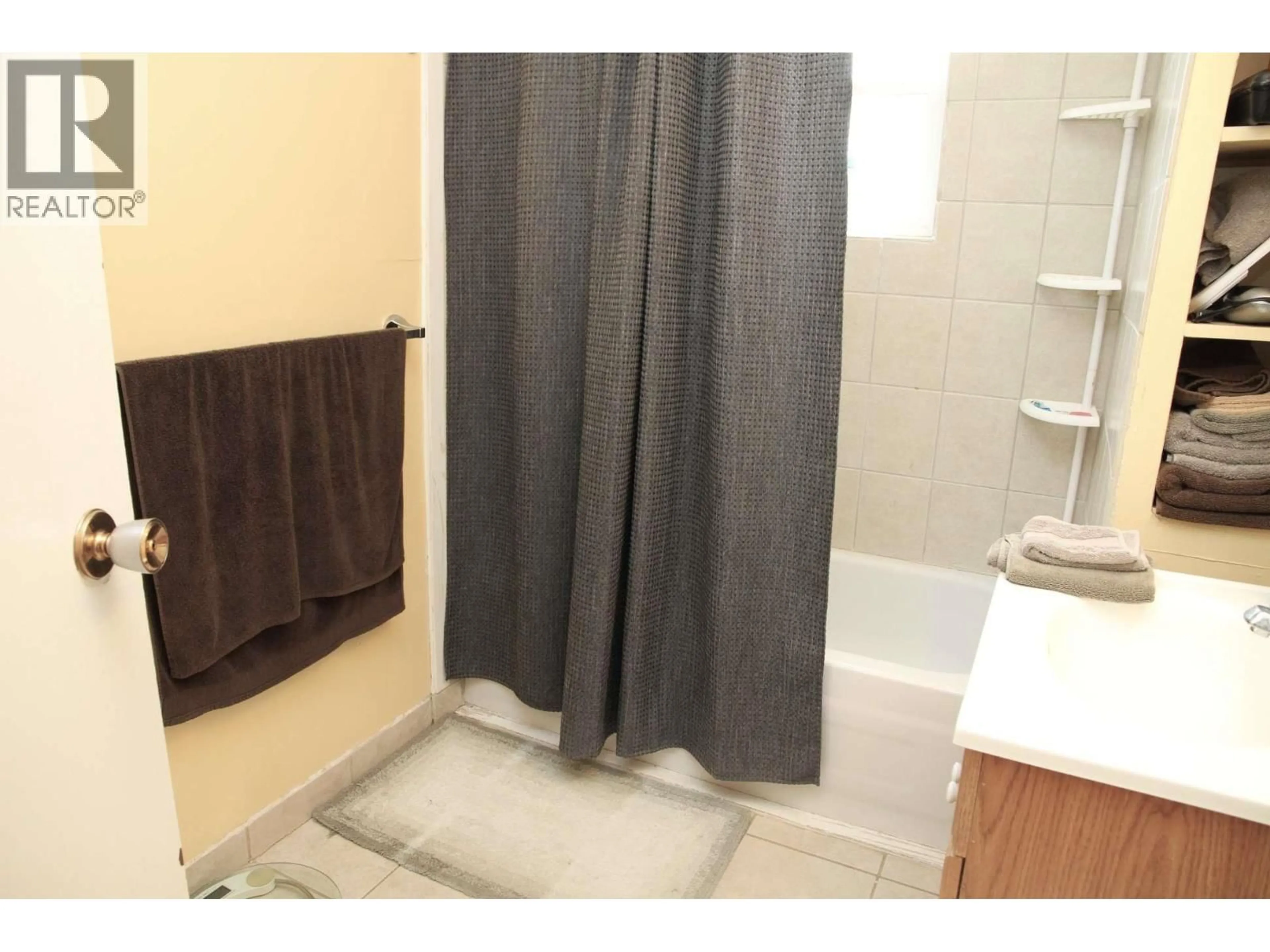 Standard bathroom, unknown for 900 CORNWALL CRESCENT, Dawson Creek British Columbia V1G1N9