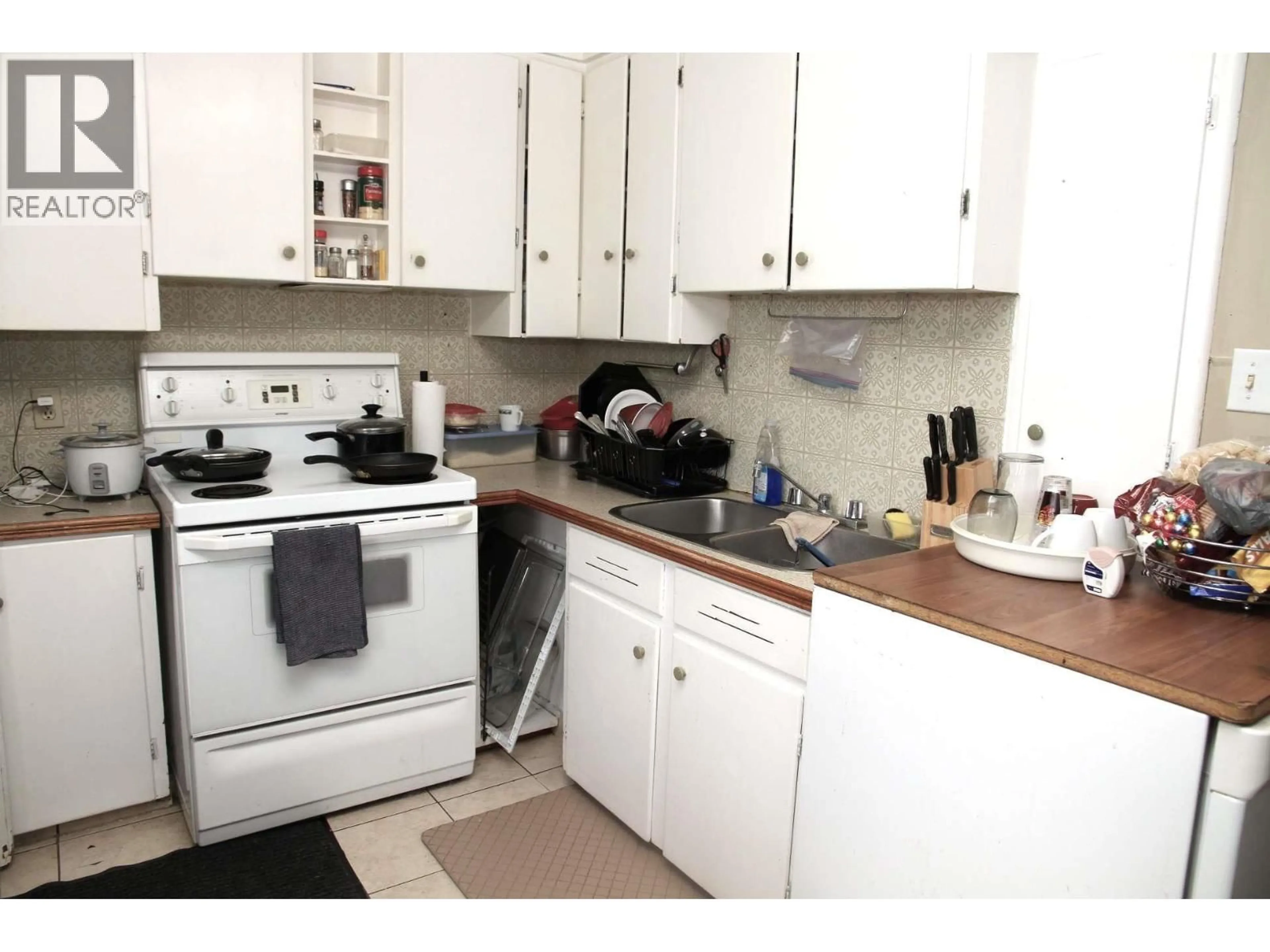 Standard kitchen, unknown for 900 CORNWALL CRESCENT, Dawson Creek British Columbia V1G1N9