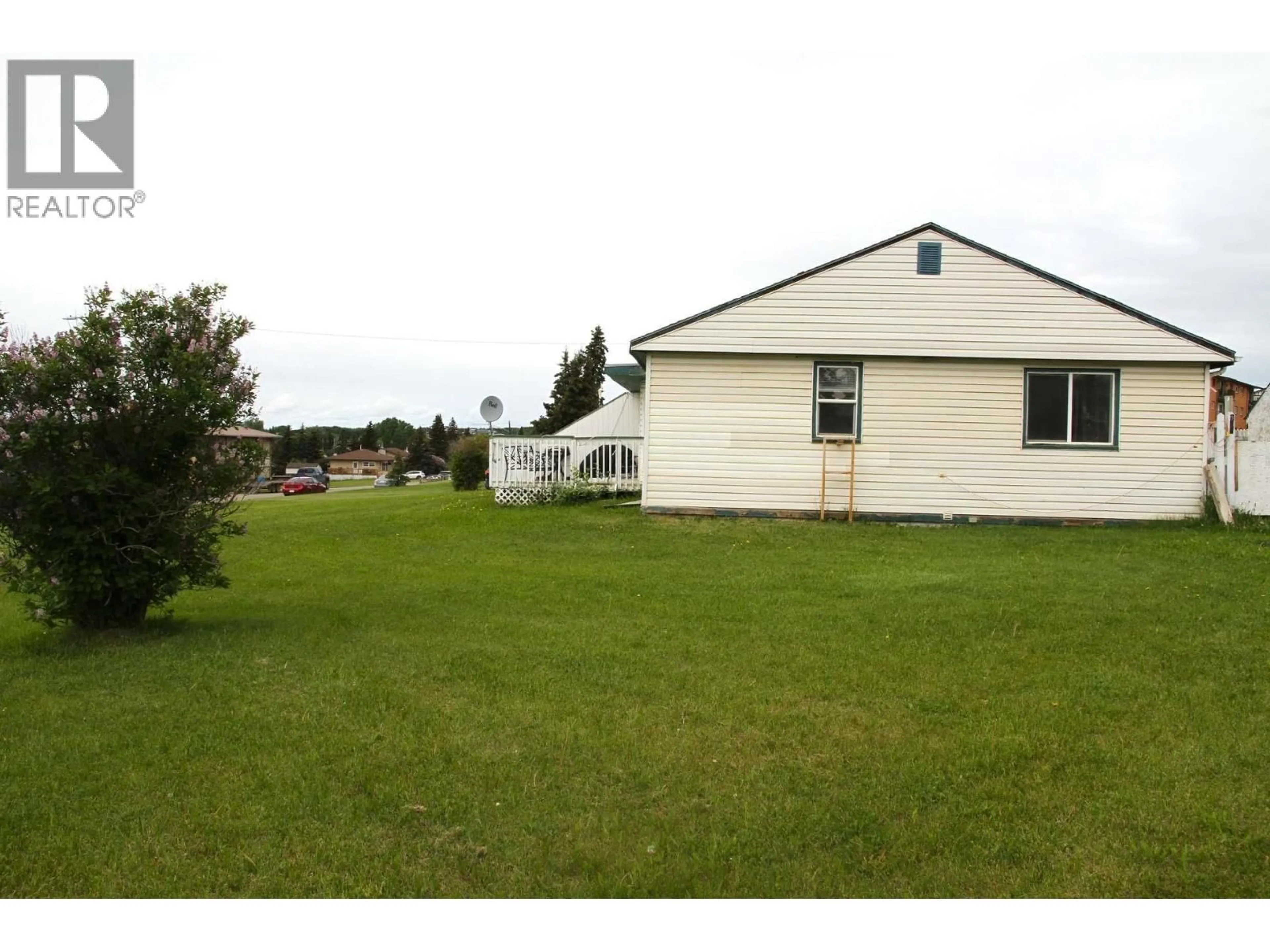 A pic from outside/outdoor area/front of a property/back of a property/a pic from drone, unknown for 900 CORNWALL CRESCENT, Dawson Creek British Columbia V1G1N9