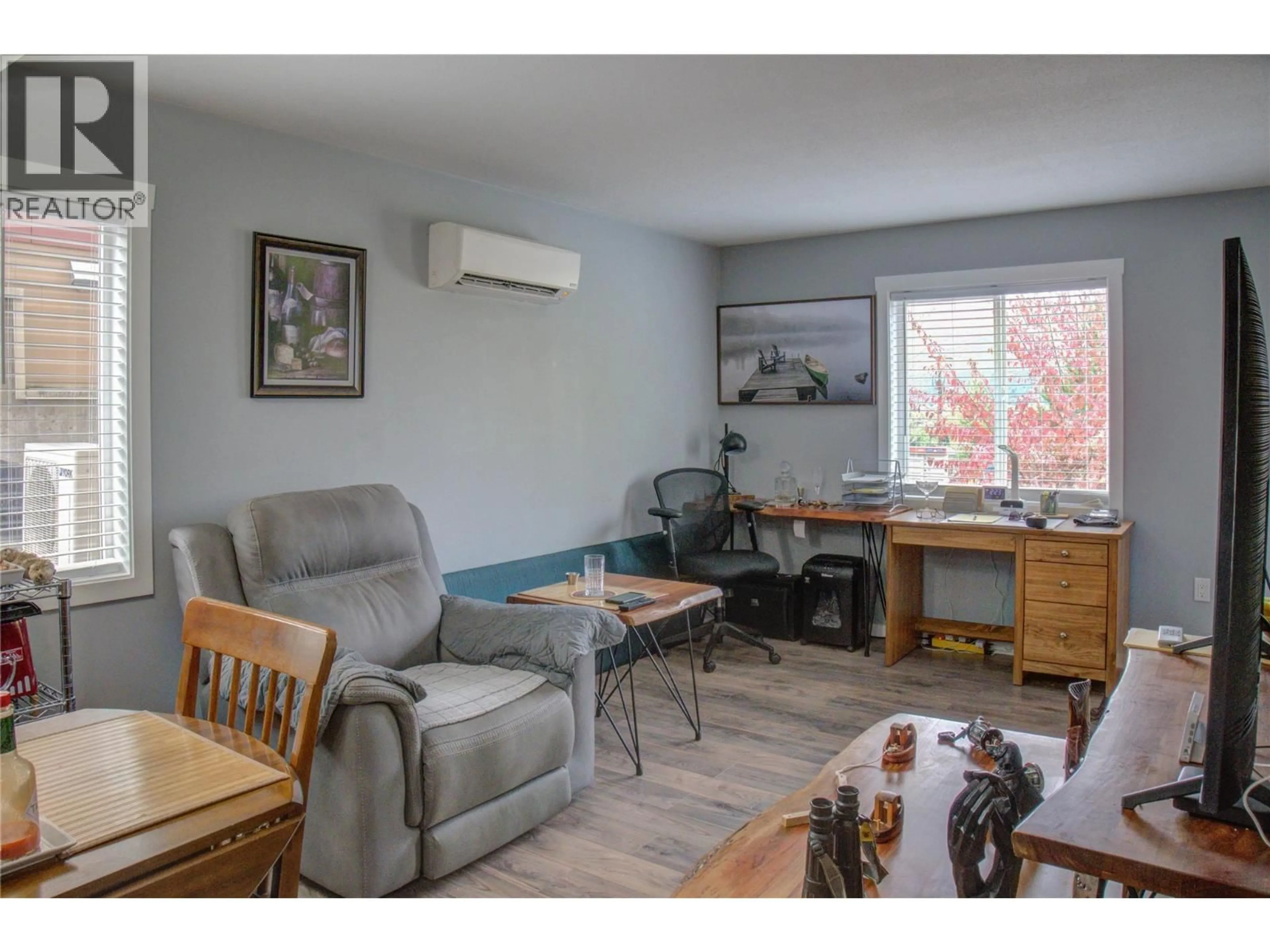 Living room with furniture, wood/laminate floor for 2 - 1070 1 STREET SOUTHEAST, Salmon Arm British Columbia V1E0B6