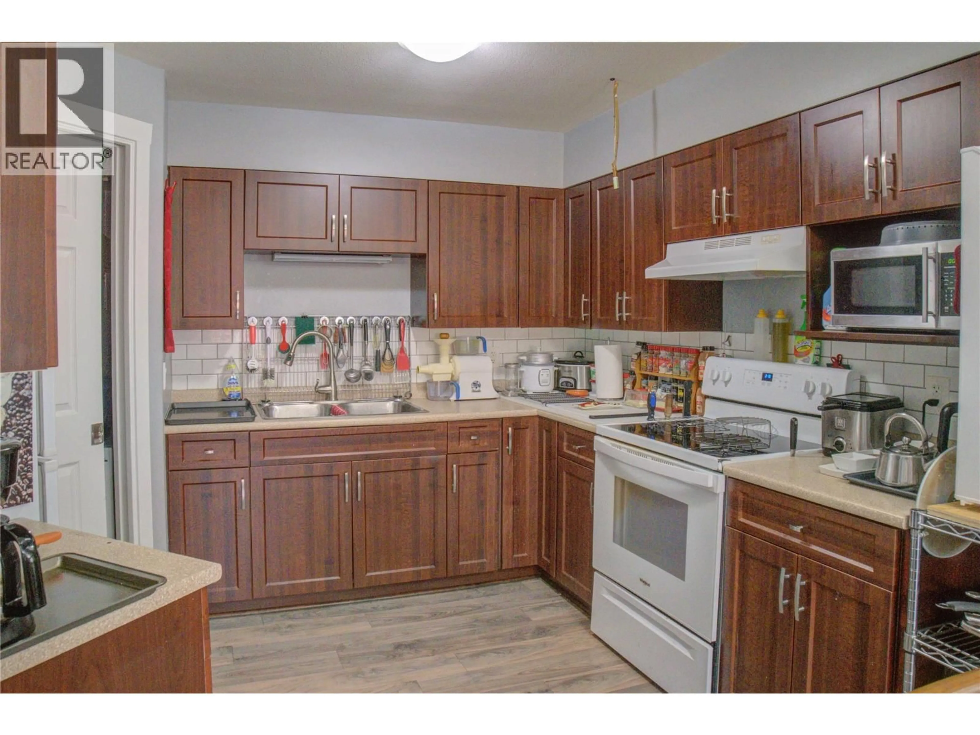 Standard kitchen, unknown for 2 - 1070 1 STREET SOUTHEAST, Salmon Arm British Columbia V1E0B6